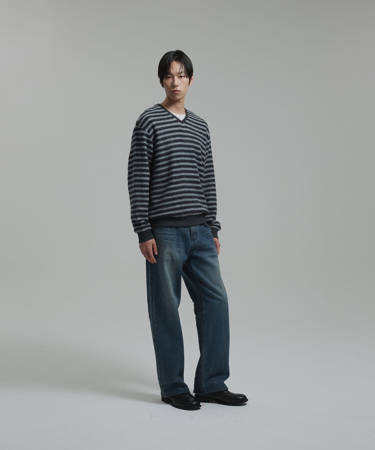 넌블랭크(NONBLANK) 헤어리 스트라이프 V넥 LS 티셔츠_GREY