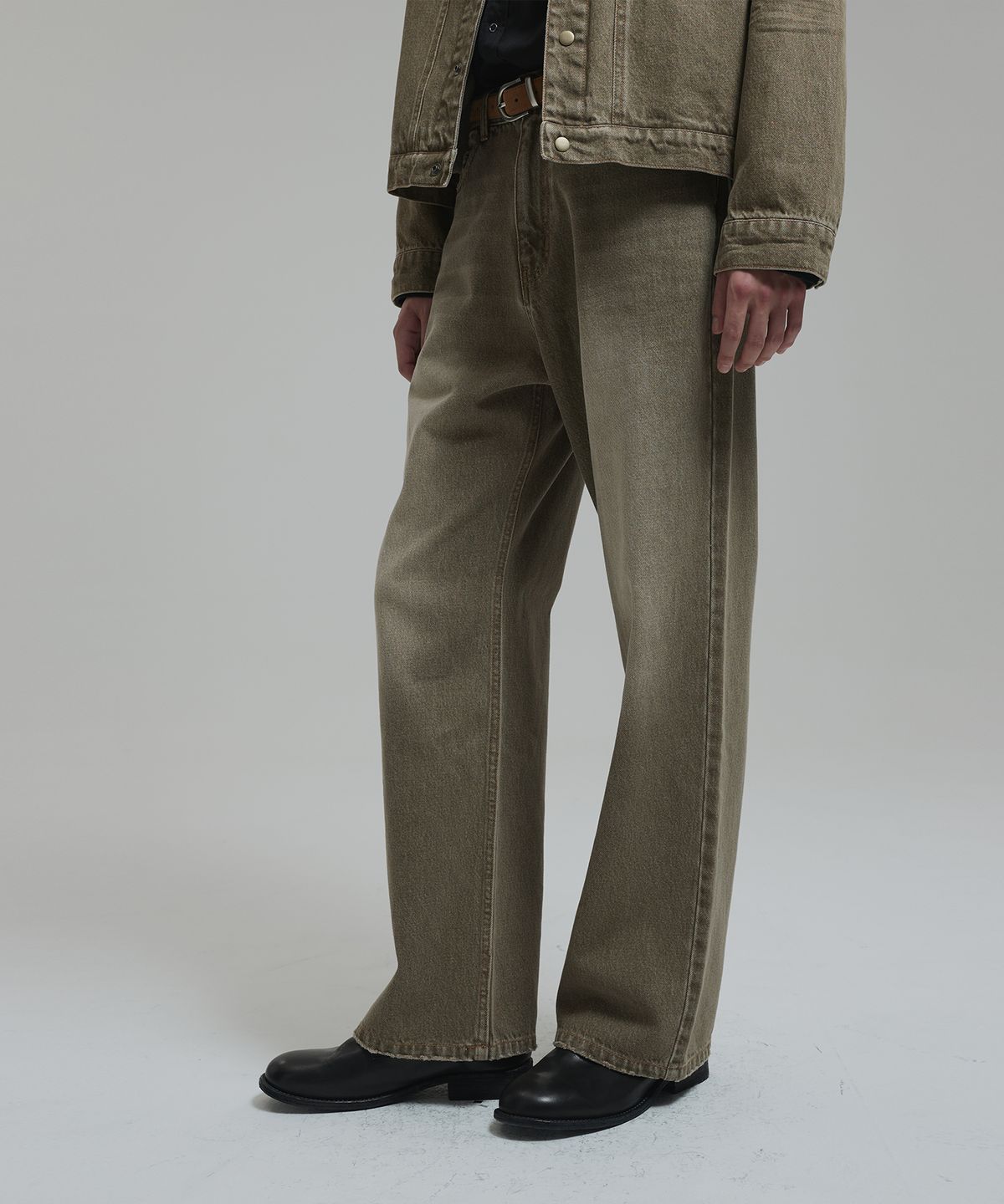 넌블랭크(NONBLANK) 루즈드 유니폼 팬츠_WASHED BEIGE