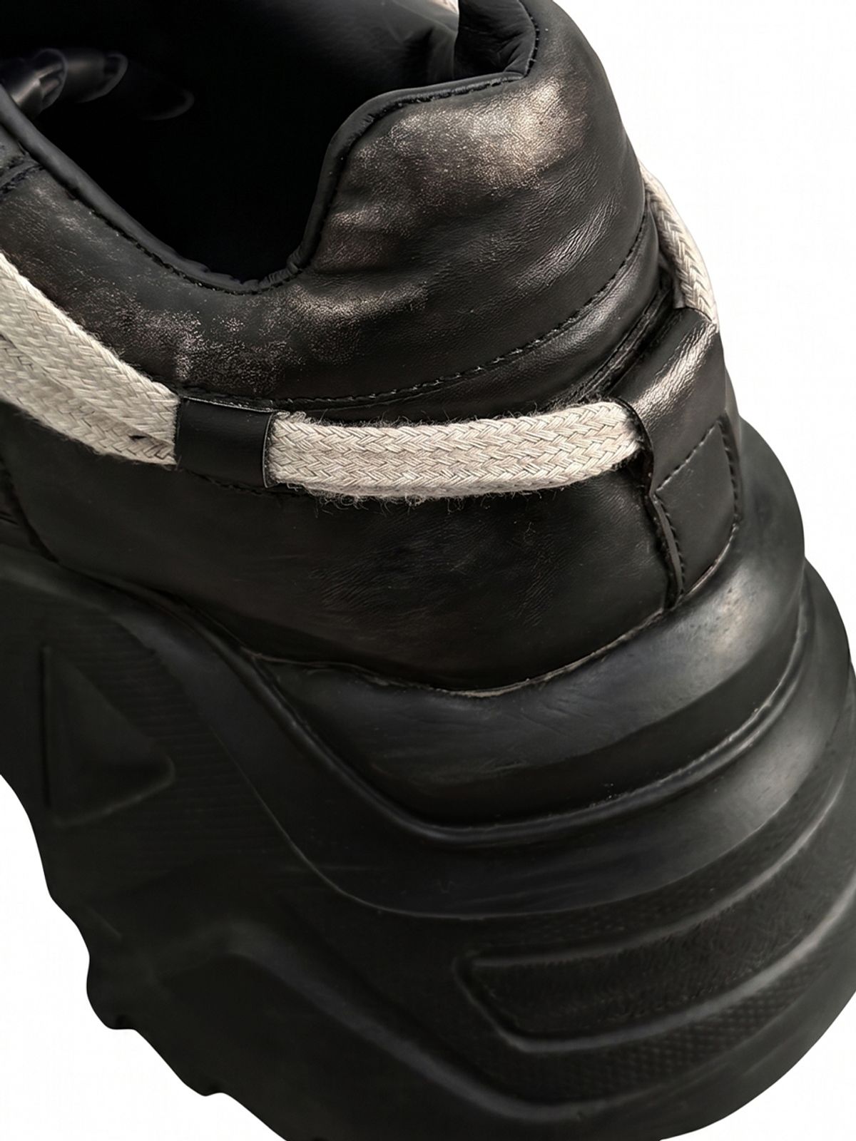 와이이이엘(YEEL) LACE PLATFORM SNEAKERS BLACK