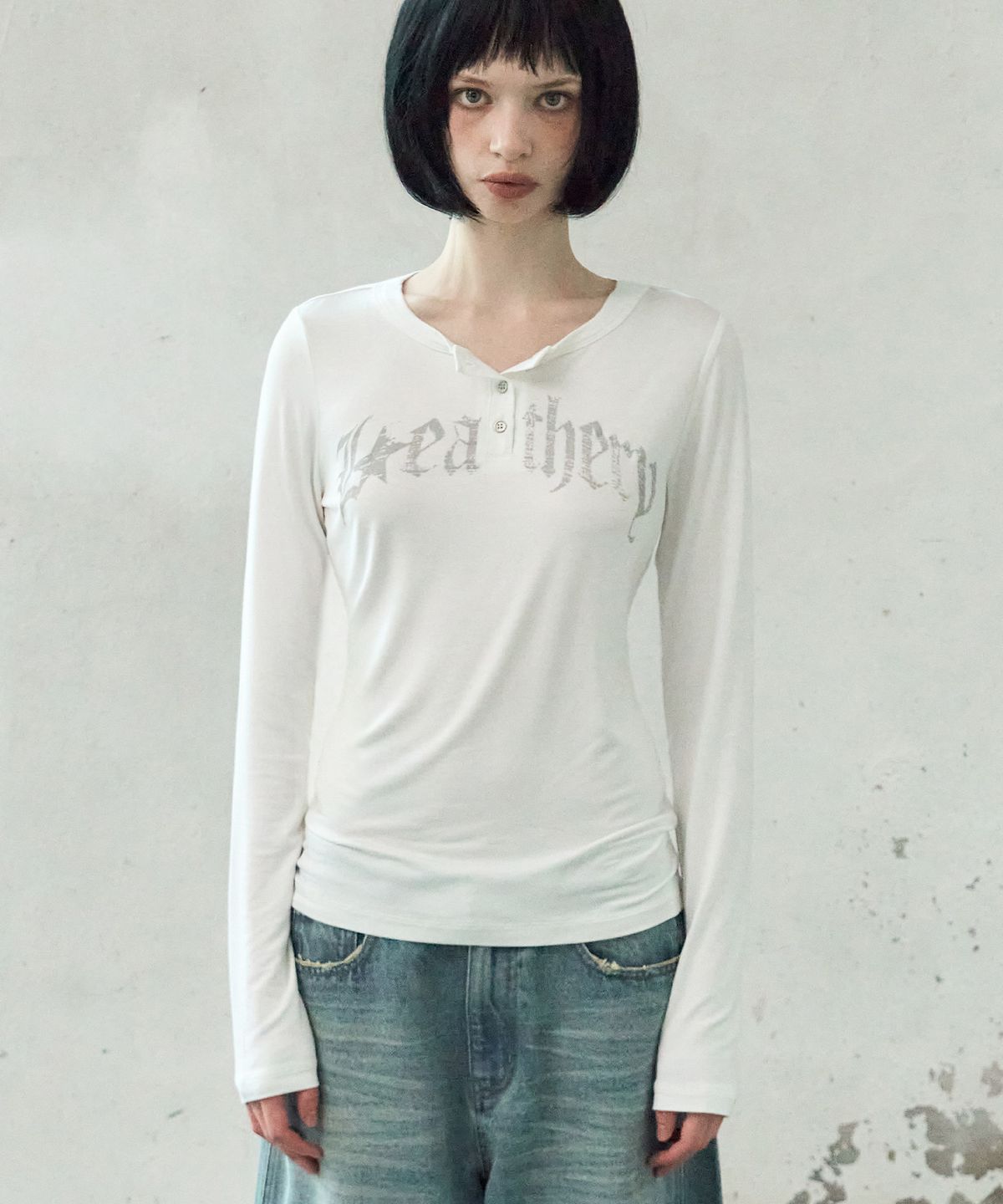 레더리(LEATHERY) 페이디드 헨리넥 롱슬리브 [IVORY]