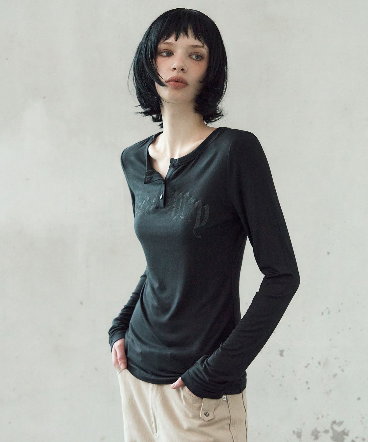 레더리(LEATHERY) 페이디드 헨리넥 롱슬리브 [BLACK]