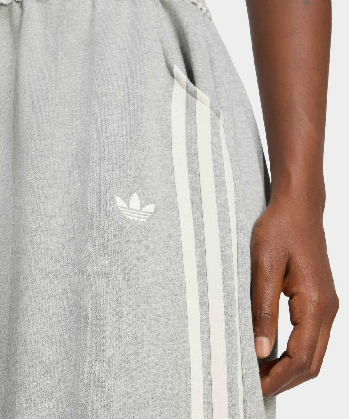 아디다스(ADIDAS) 그래픽 루즈 스웨트 팬츠 - 미디엄그레이 / LE8322