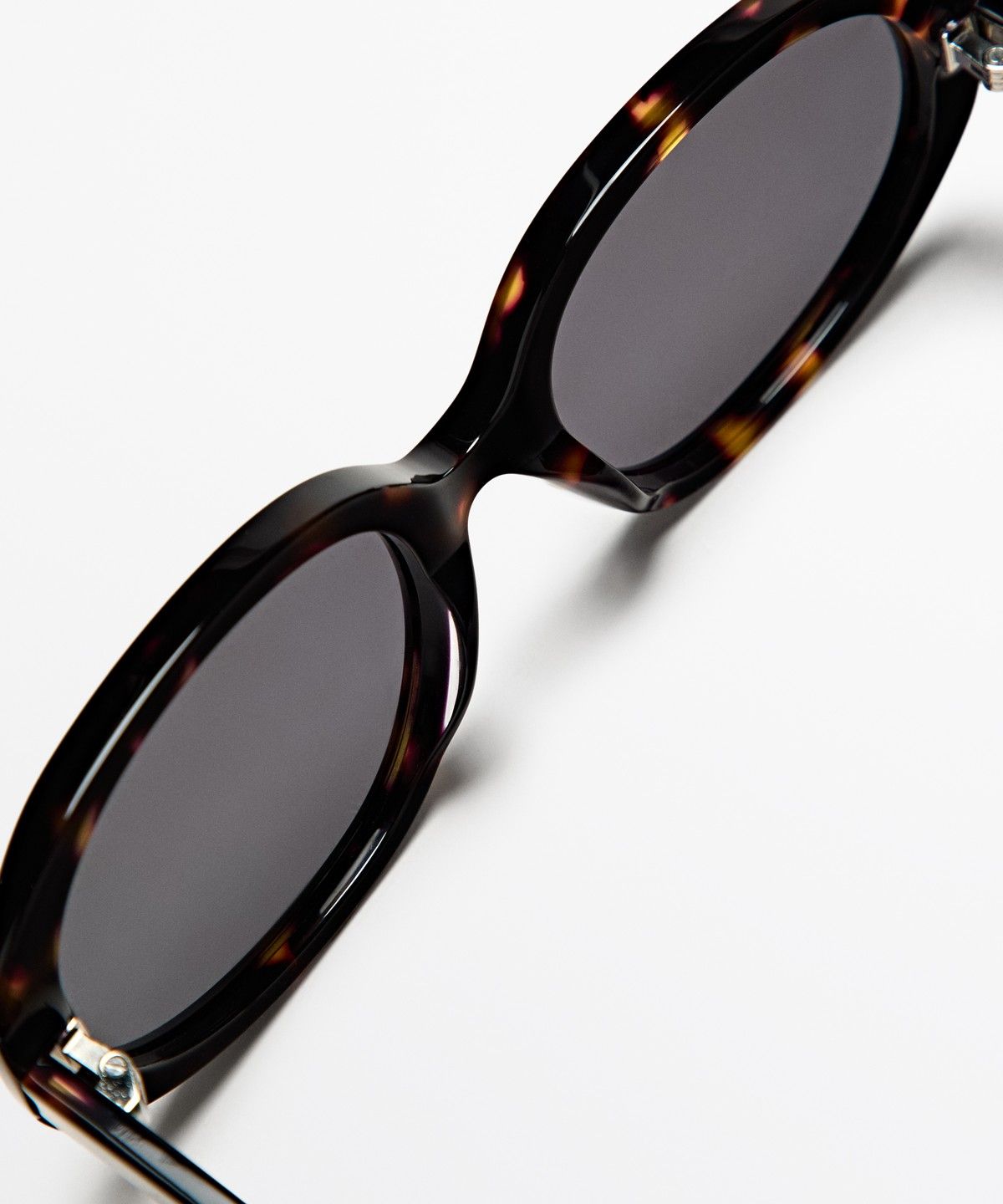 마시모두띠(MASSIMO DUTTI) 오벌 토터스쉘 이펙트 선글라스
