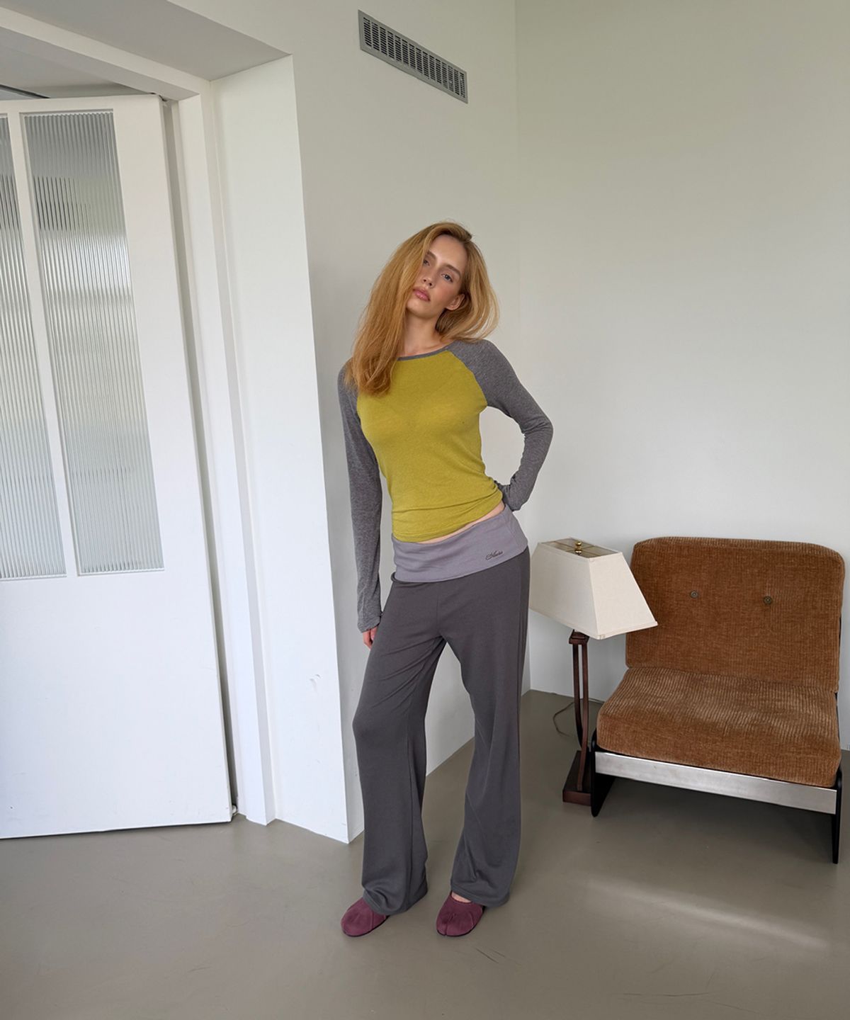아수라(ASURA) CONTRAST SLIM RAGLAN TOP (OLIVE+MELANGE GREY)