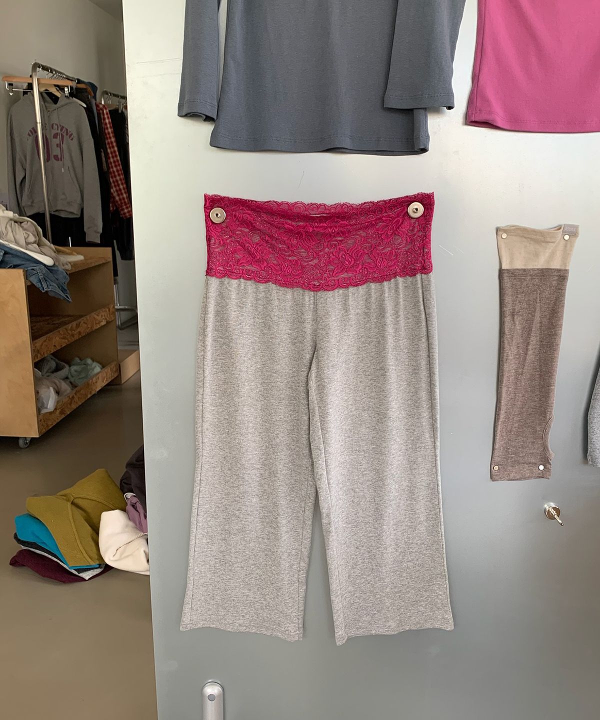 아수라(ASURA) LACE CALF PANTS (MELANGE GREY)