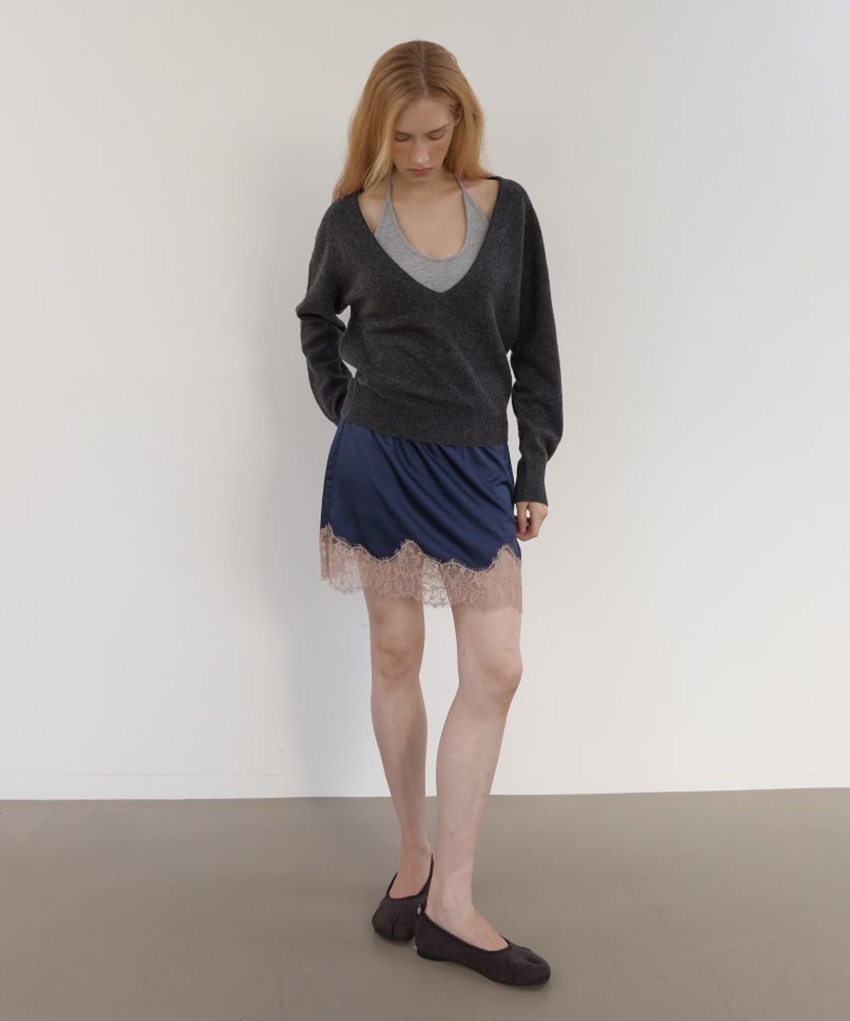 아수라(ASURA) PURE WOOL DEEP V KNIT (CHARCOAL)