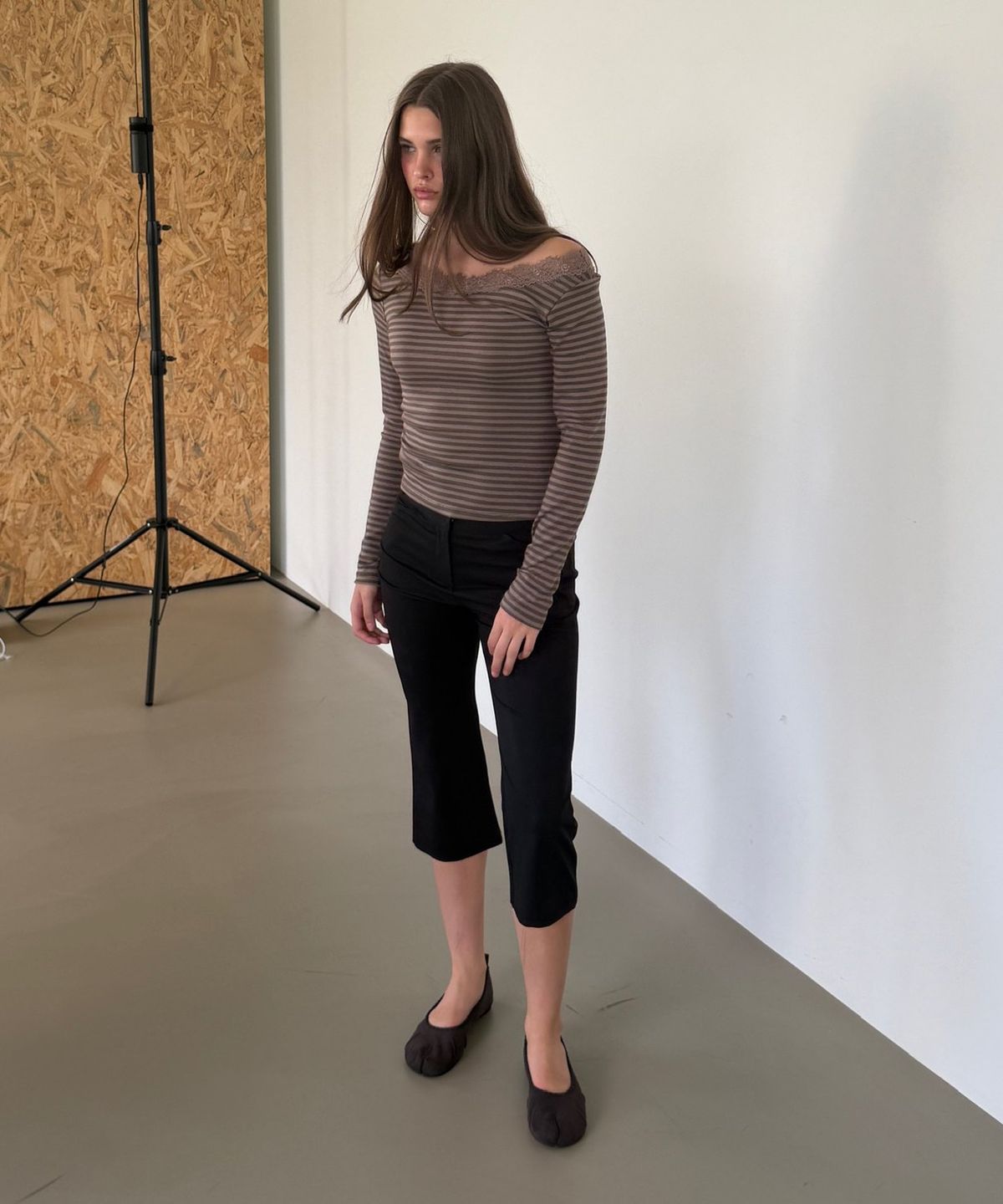 아수라(ASURA) SEMI FLARE CAPRI PANTS (BLACK)