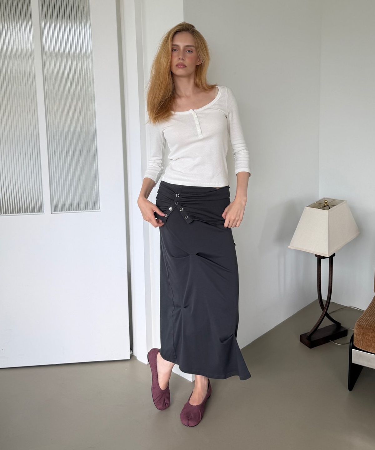 아수라(ASURA) SNAP DRAPE SKIRT (CHARCOAL)