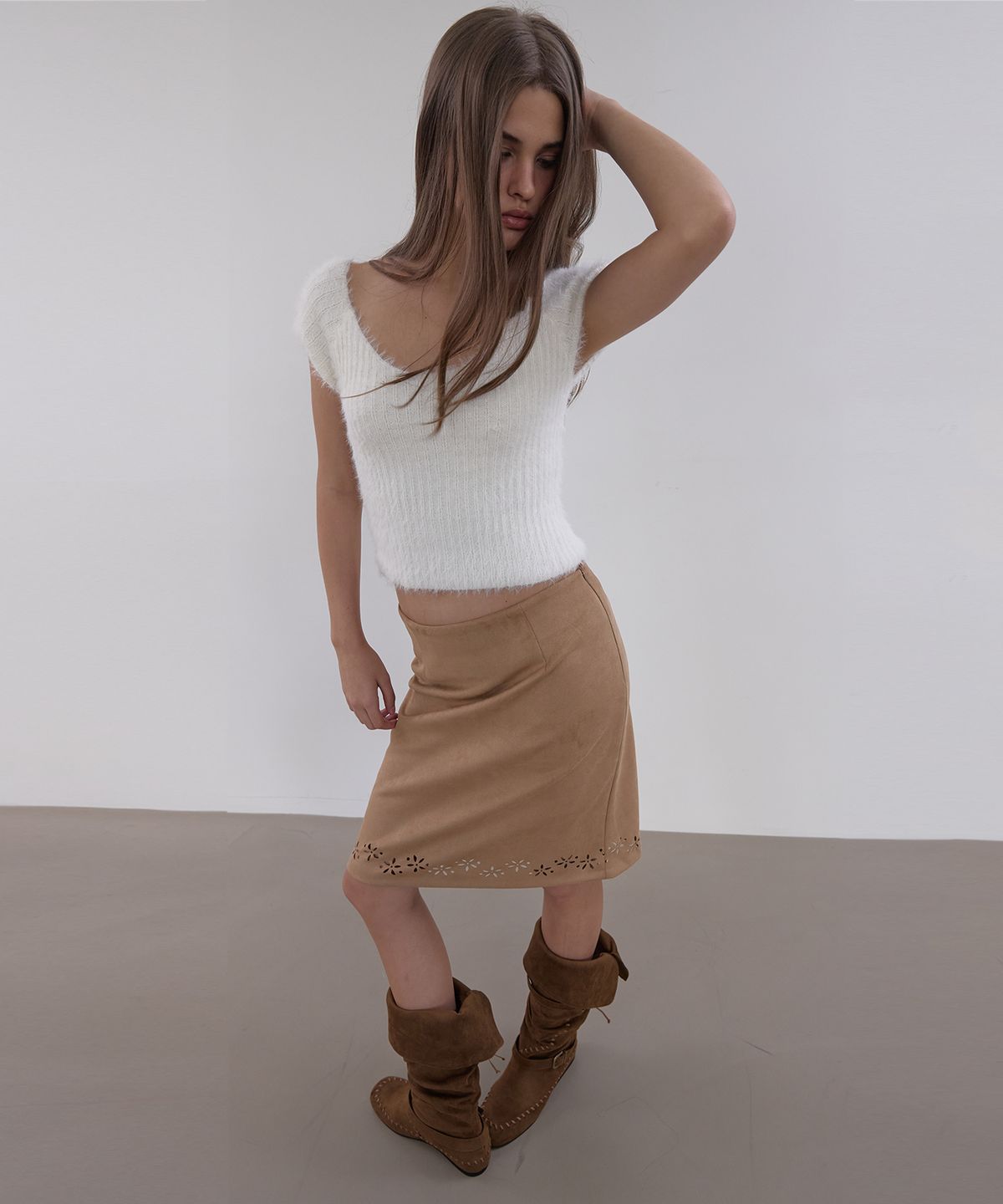 아수라(ASURA) SUEDE PUNCHED MIDI SKIRT (BEIGE)