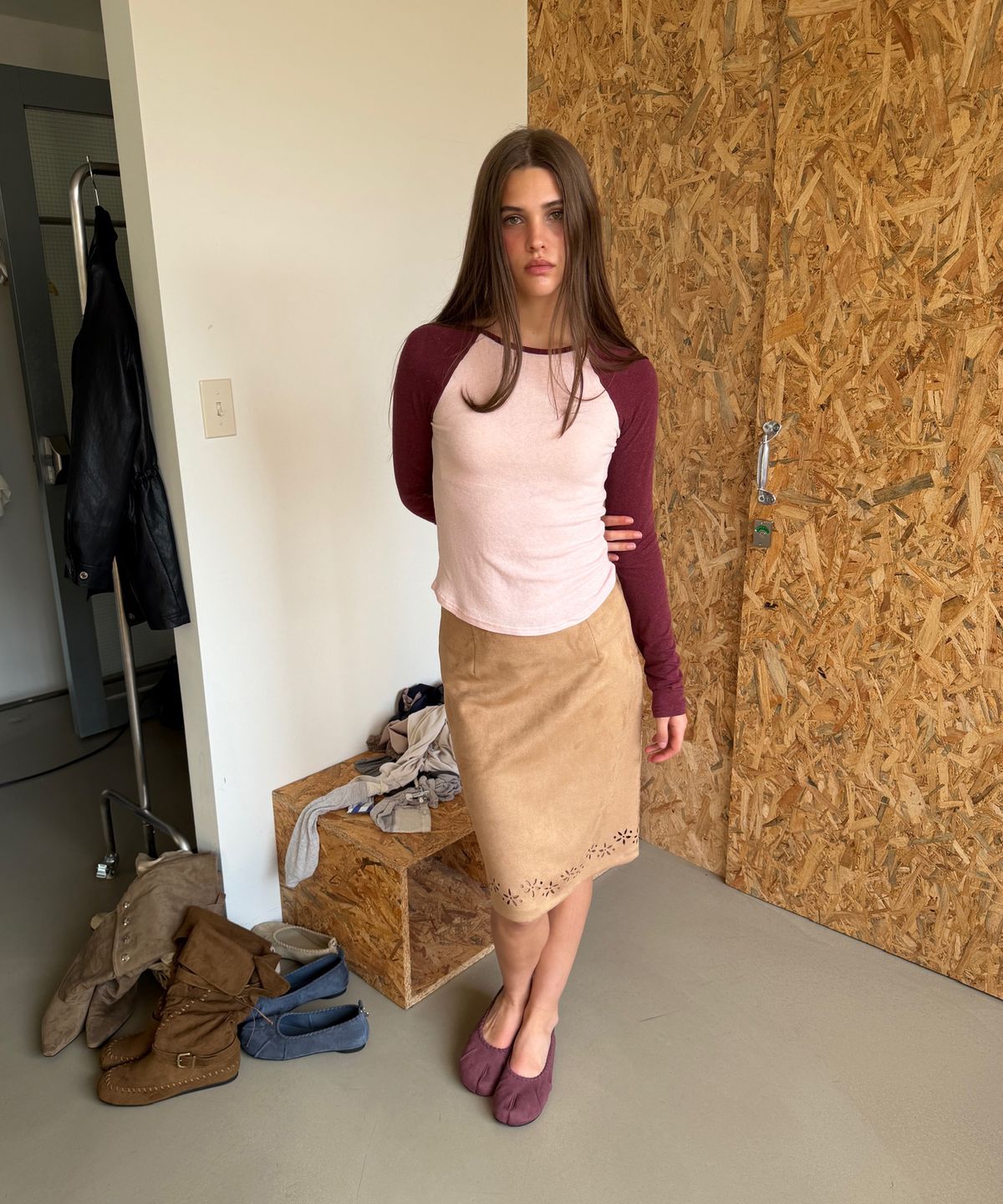 아수라(ASURA) SUEDE PUNCHED MIDI SKIRT (BEIGE)