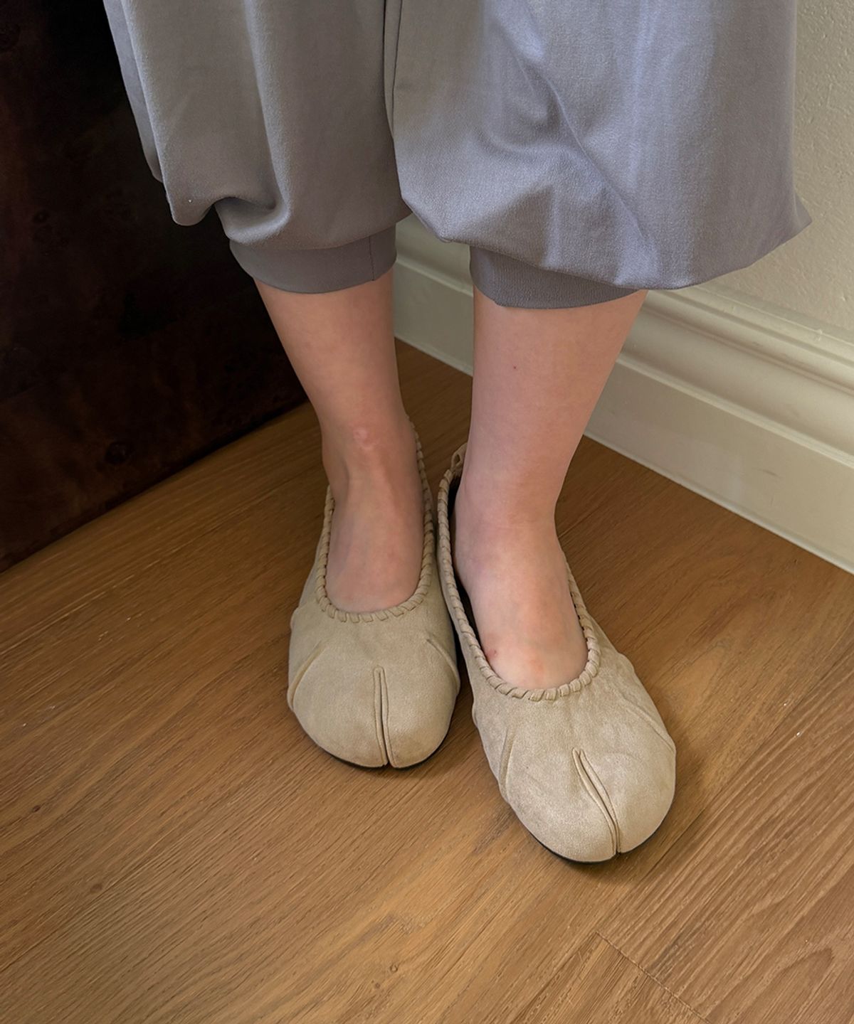 아수라(ASURA) TWIST SUEDE TABI (BEIGE)