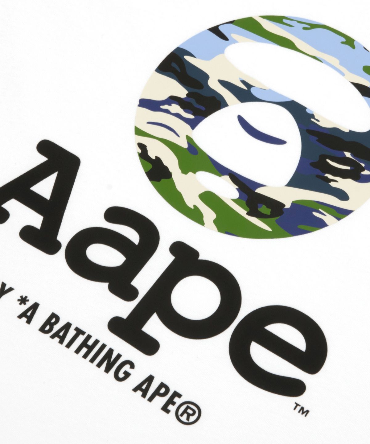 에이프(AAPE) 문페이스 카모 로고 티셔츠 화이트 / AAPTEM1834XXQWHX
