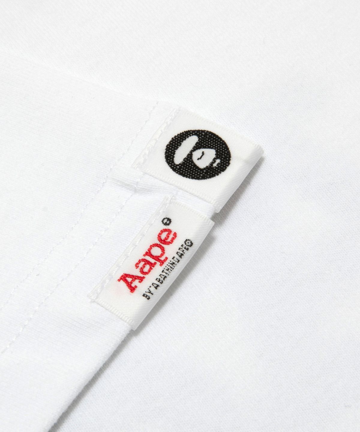 에이프(AAPE) 문페이스 카모 로고 티셔츠 화이트 / AAPTEM1834XXQWHX