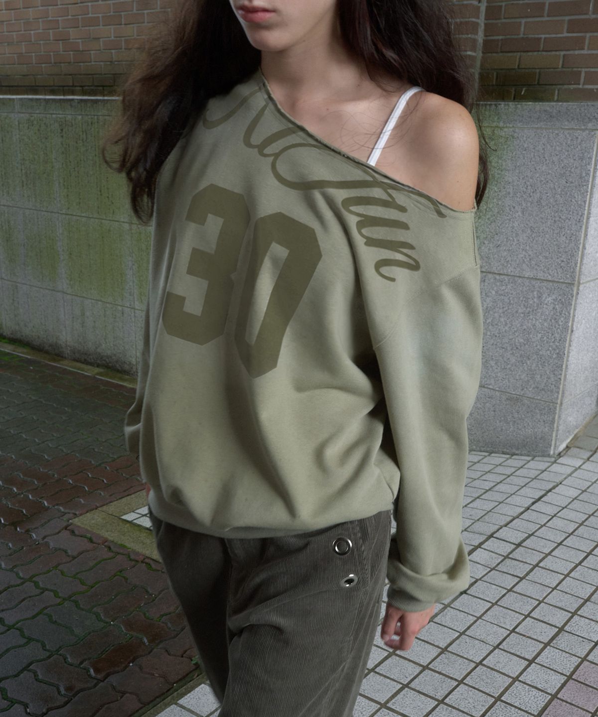 기준(KIJUN) 30 ONE-SHOULDER SWEATSHIRT_SAGE