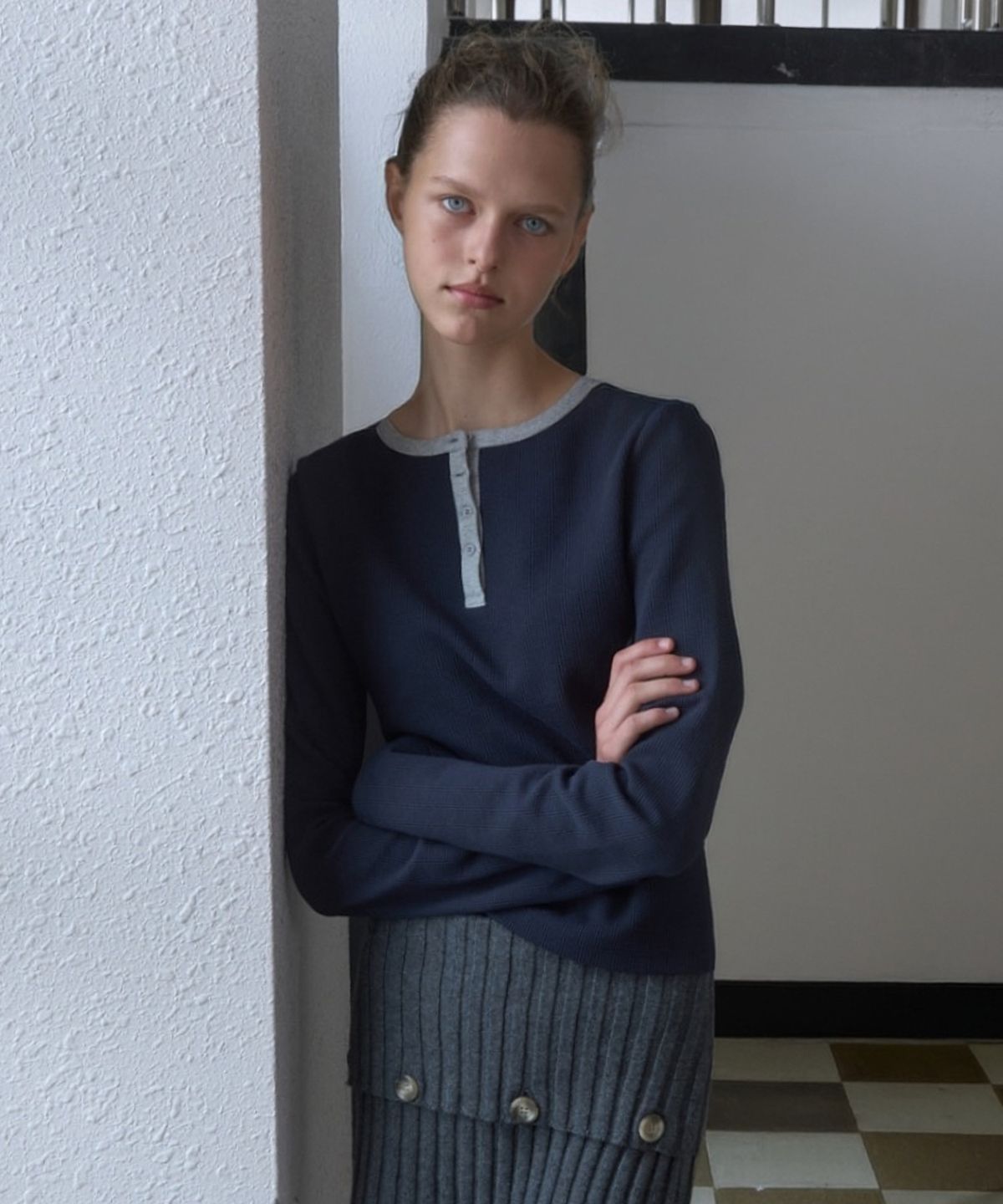 기준(KIJUN) HENLEY NECK LONG SLEEVE TEE_NAVY