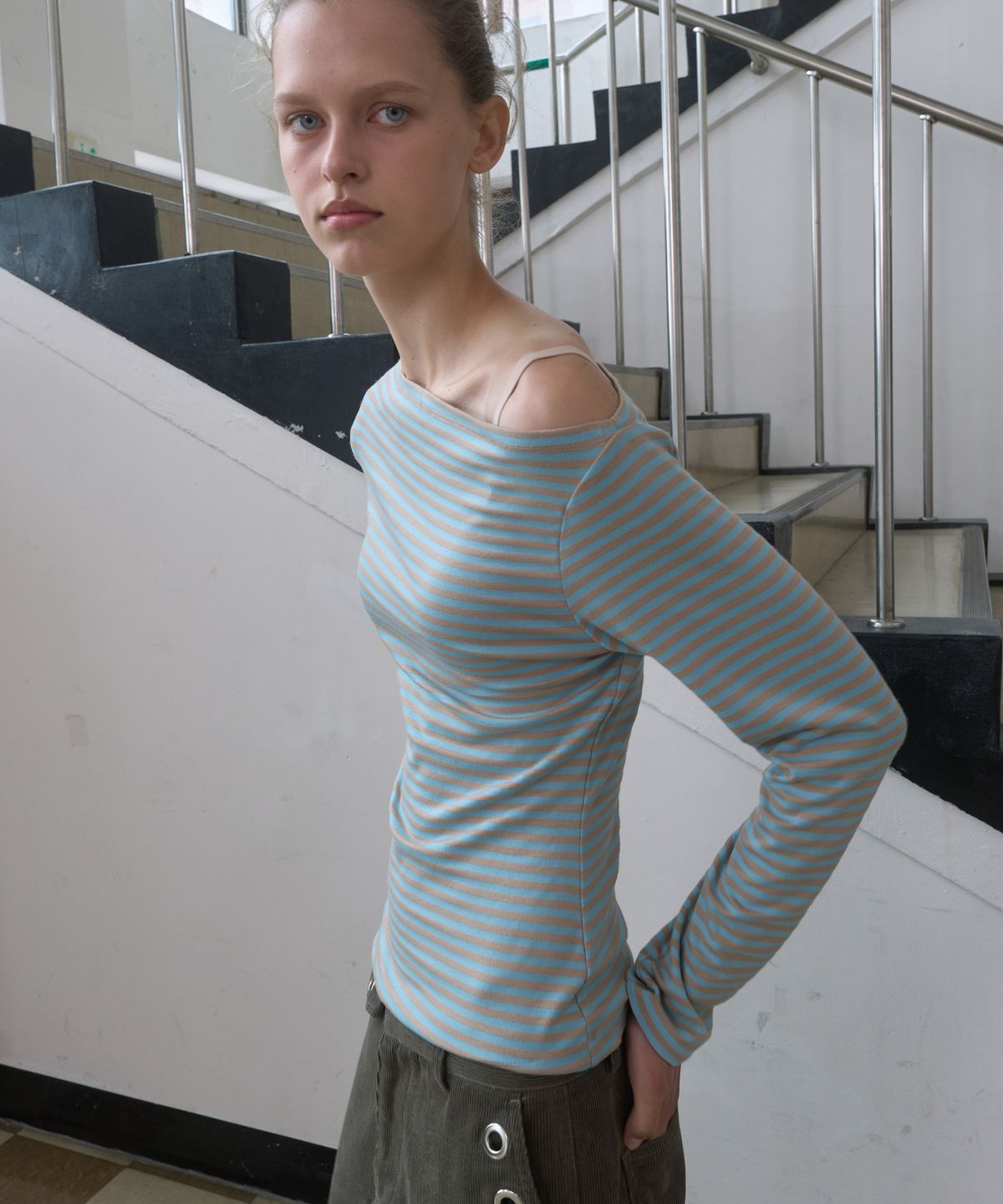 기준(KIJUN) STRIPE ONE-SHOULDER LONG SLEEVE TOP_MINT