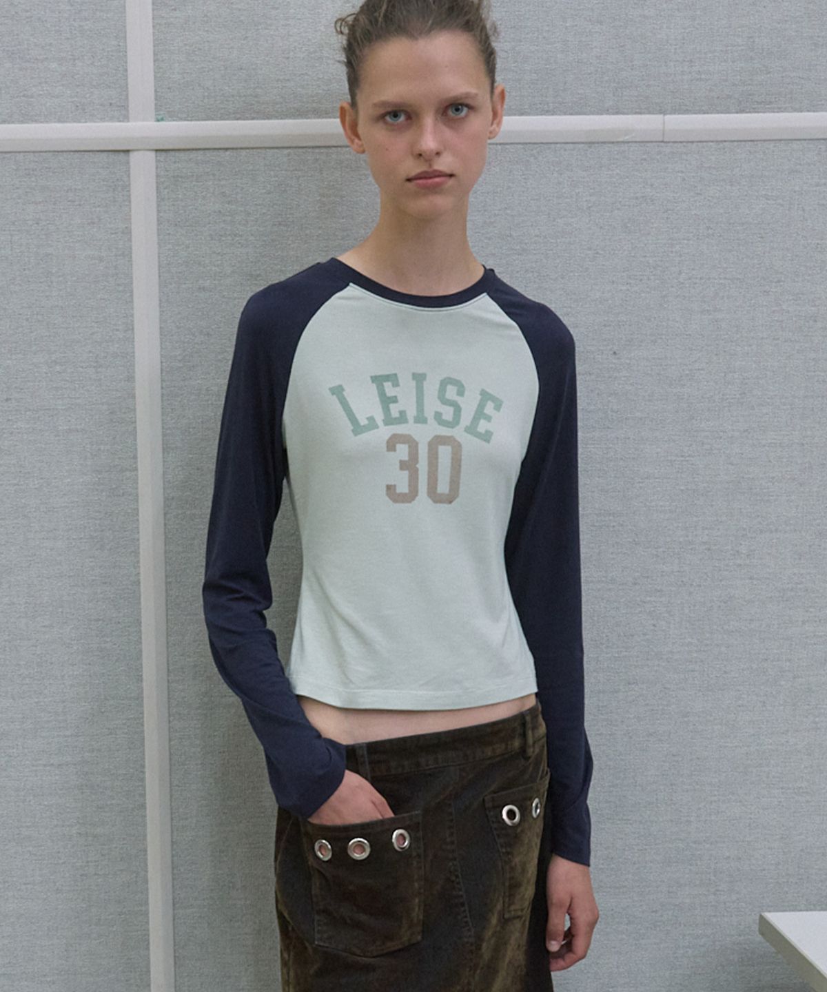 기준(KIJUN) LEISE RAGLAN LONG SLEEVE TEE_NAVY