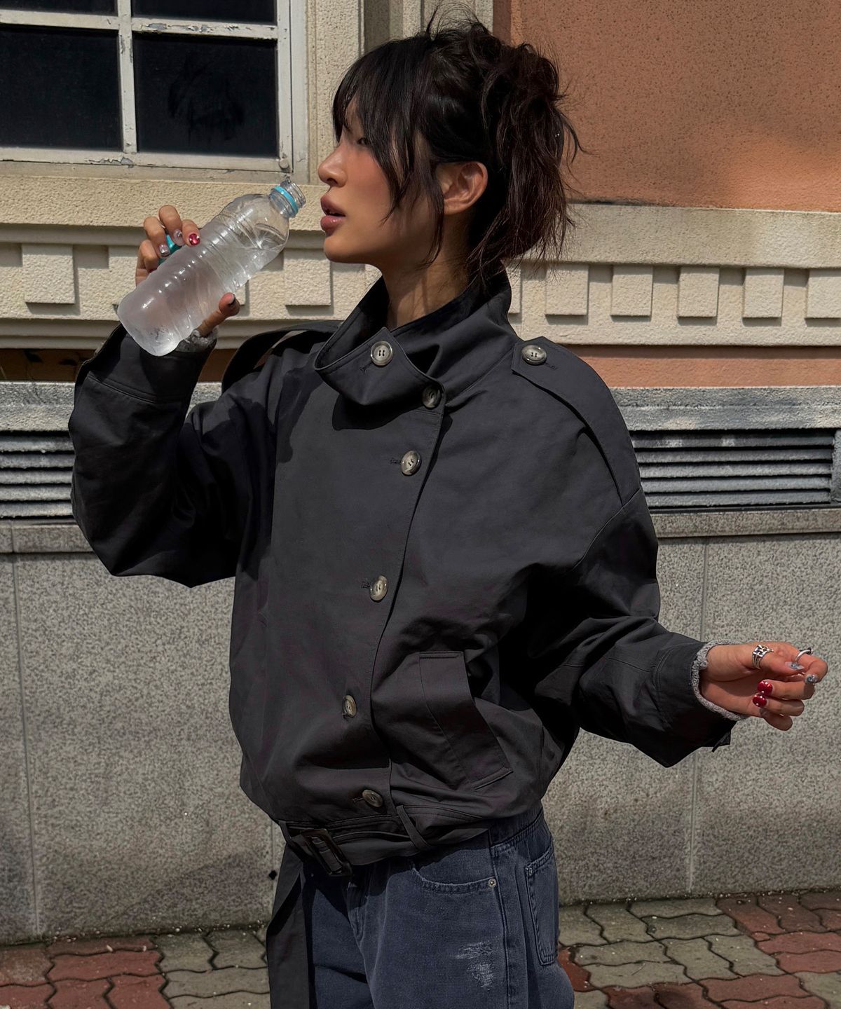 기준(KIJUN) BELTED HALF TRENCH JACKET_CHARCOAL GREY