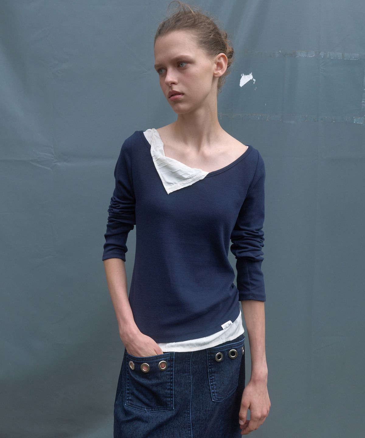 기준(KIJUN) CREASE LAYERED LONG SLEEVE TOP_NAVY