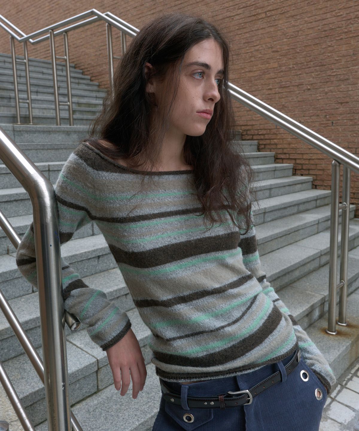 기준(KIJUN) STRIPE OFF-SHOULDER KNIT TOP_SAGE