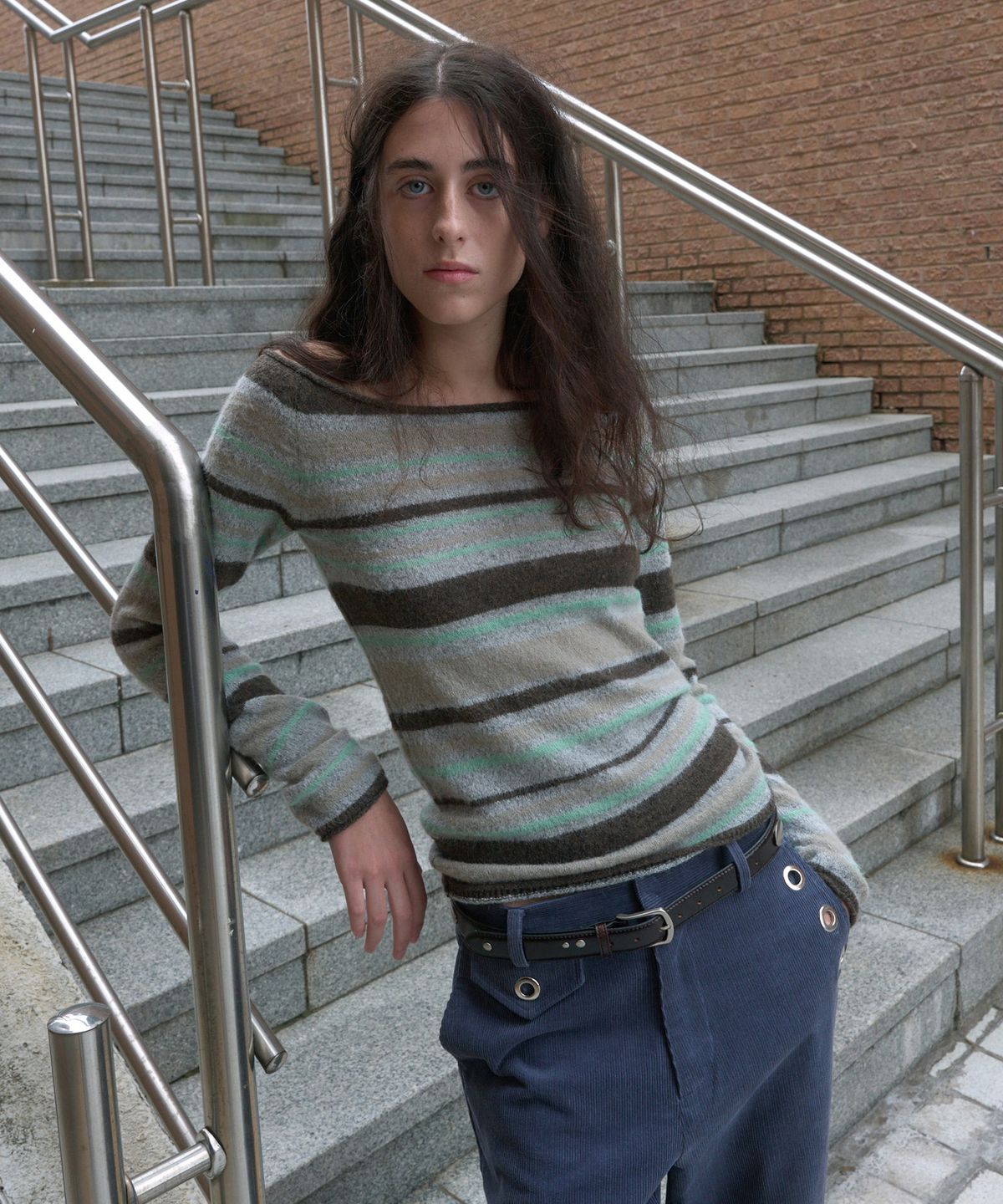 기준(KIJUN) STRIPE OFF-SHOULDER KNIT TOP_SAGE