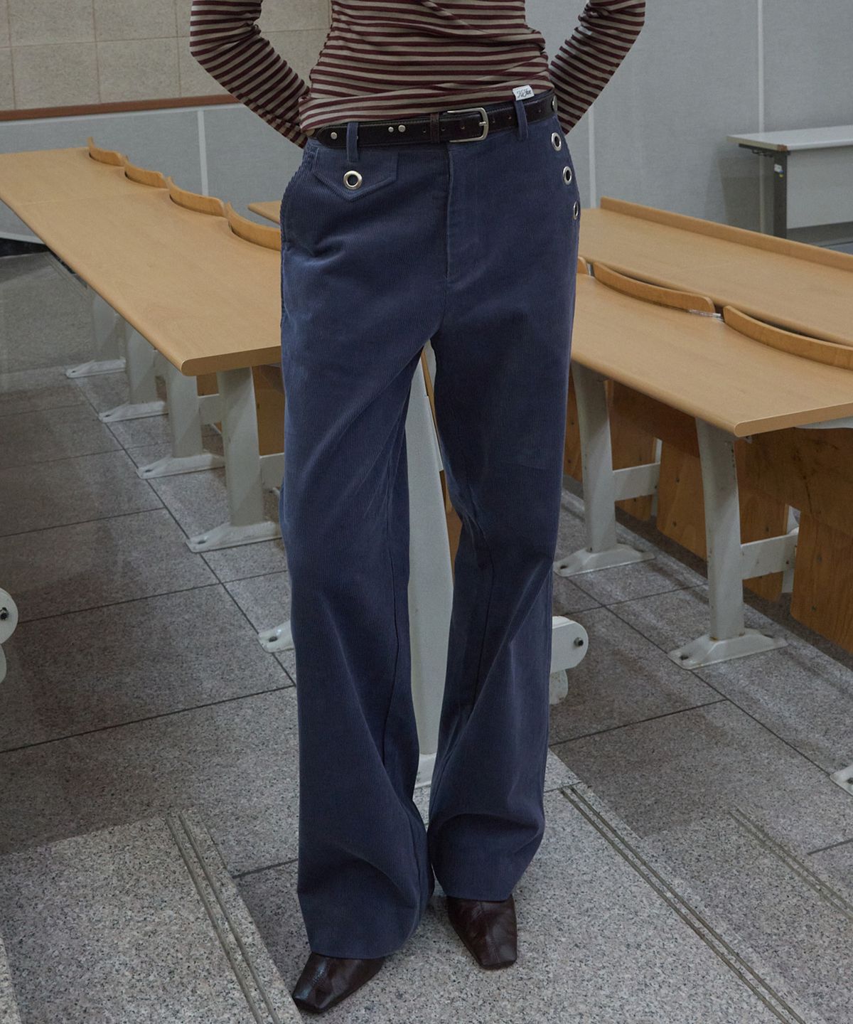 기준(KIJUN) EYELET CORDUROY STRAIGHT PANTS_NAVY