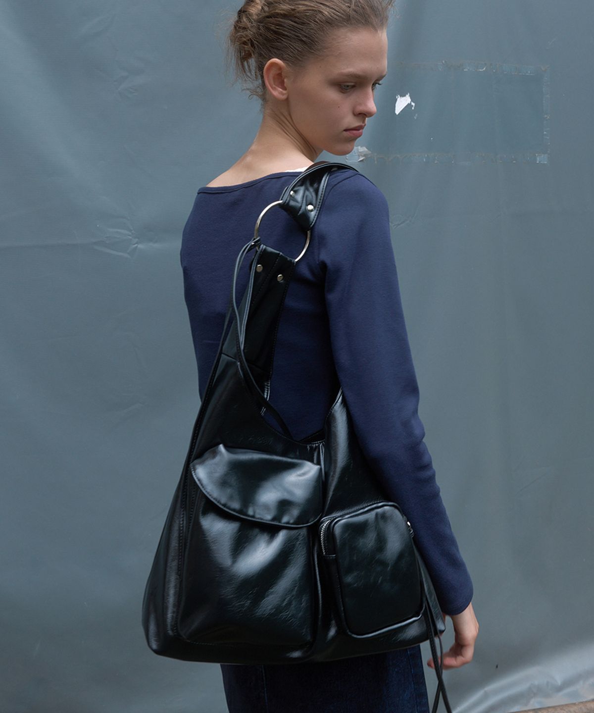 기준(KIJUN) ODD POCKET HOBO BAG_BLACK