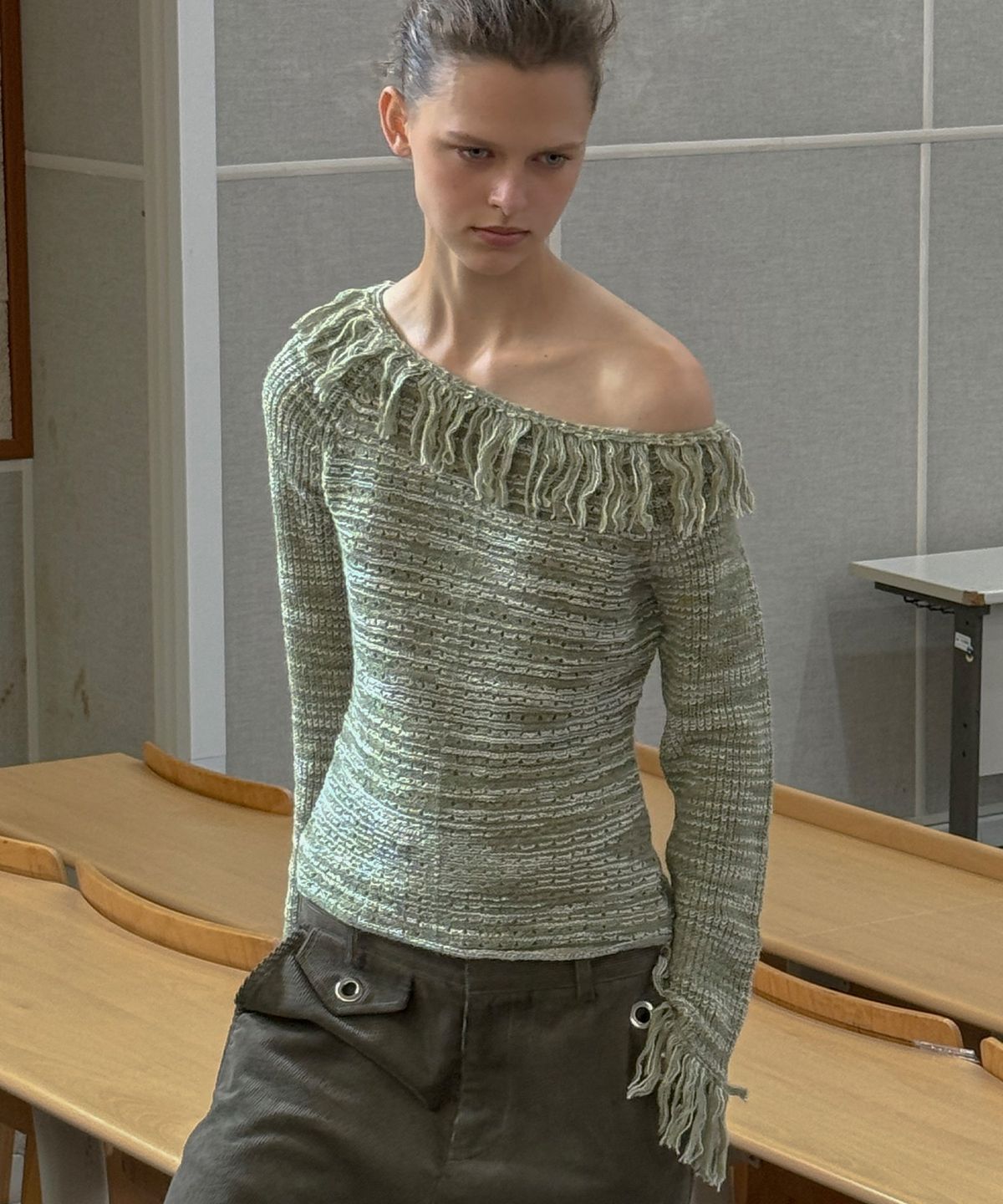 기준(KIJUN) FRINGE ONE-SHOULDER KNIT TOP_SAGE