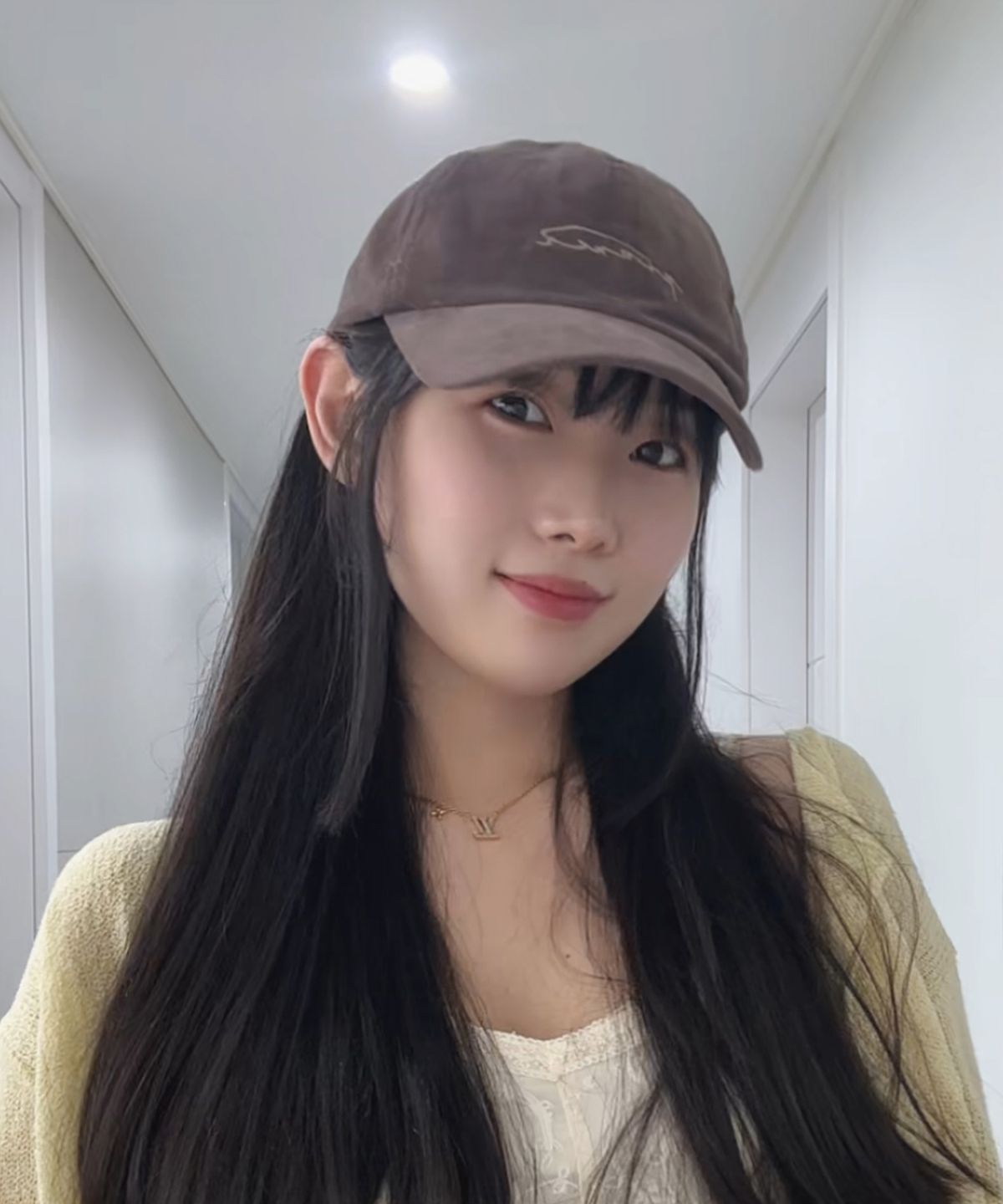 피아네르(PIANER) 코듀로이 레터링 볼캡 (브라운)