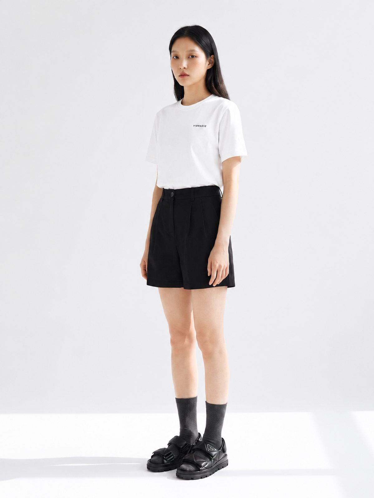 바이브라디(VIBRADIE) 스몰 워딩 로고 반팔 티셔츠 WH