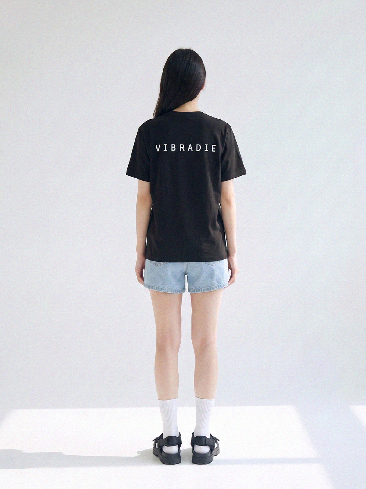 바이브라디(VIBRADIE) 다이노 그래픽 반팔 티셔츠 BK