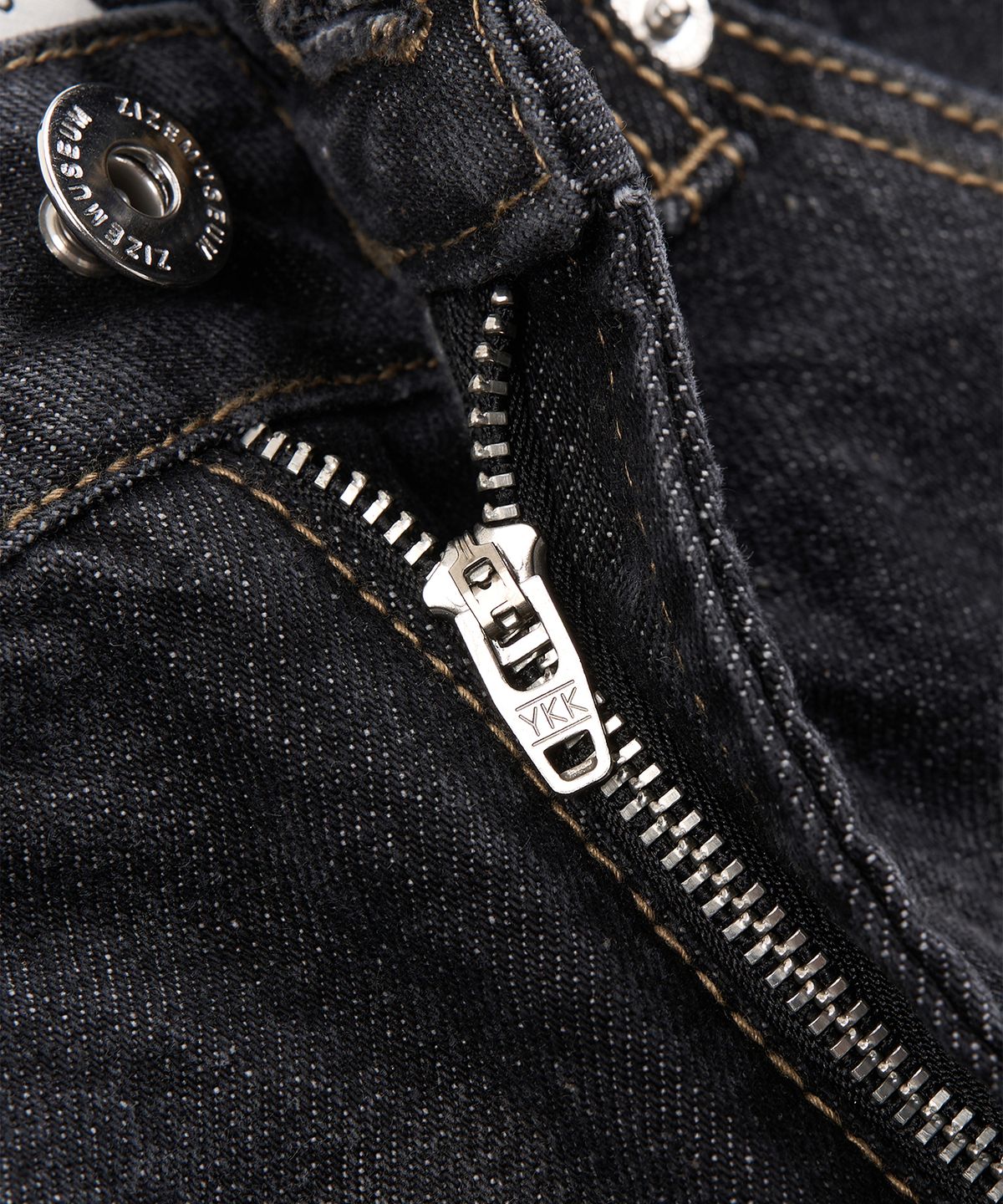 지제뮤지엄(ZIZEMUSEUM) CURVED WASHED DENIM PANTS (BLACK)