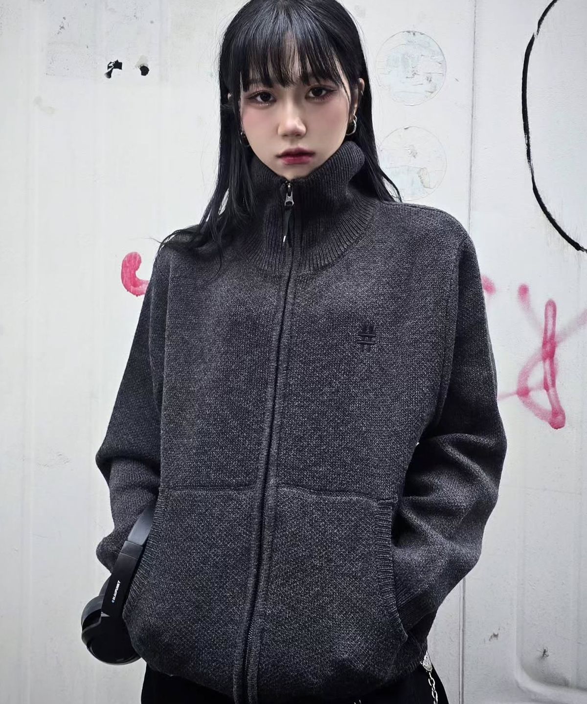 빈트릴(BEENTRILL) 소호 해시태그 가디건(차콜)