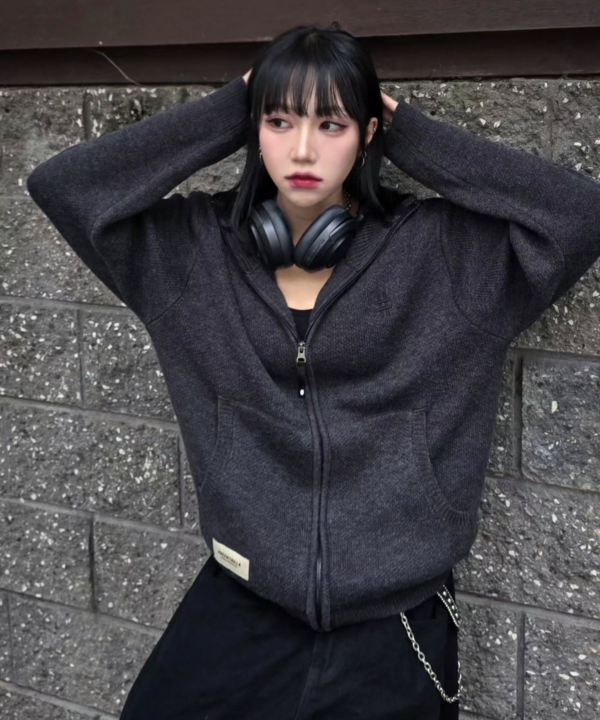 빈트릴(BEENTRILL) 소호 해시태그 가디건(차콜)