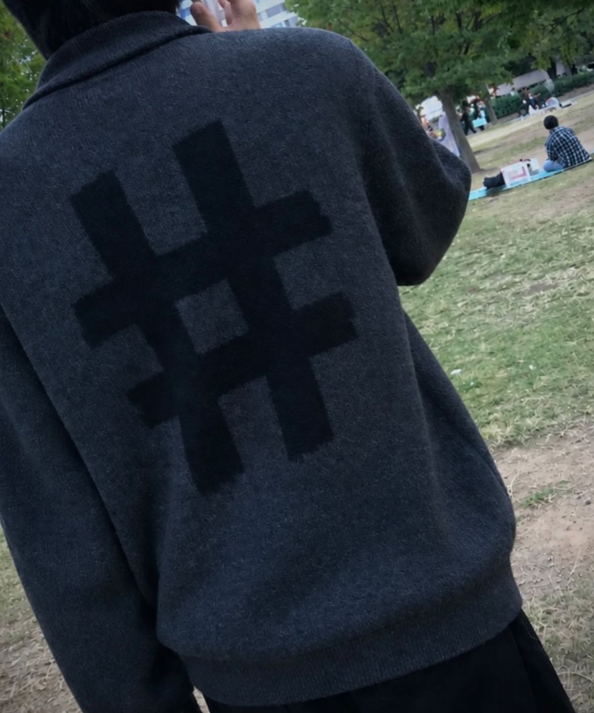 빈트릴(BEENTRILL) 소호 해시태그 가디건(차콜)