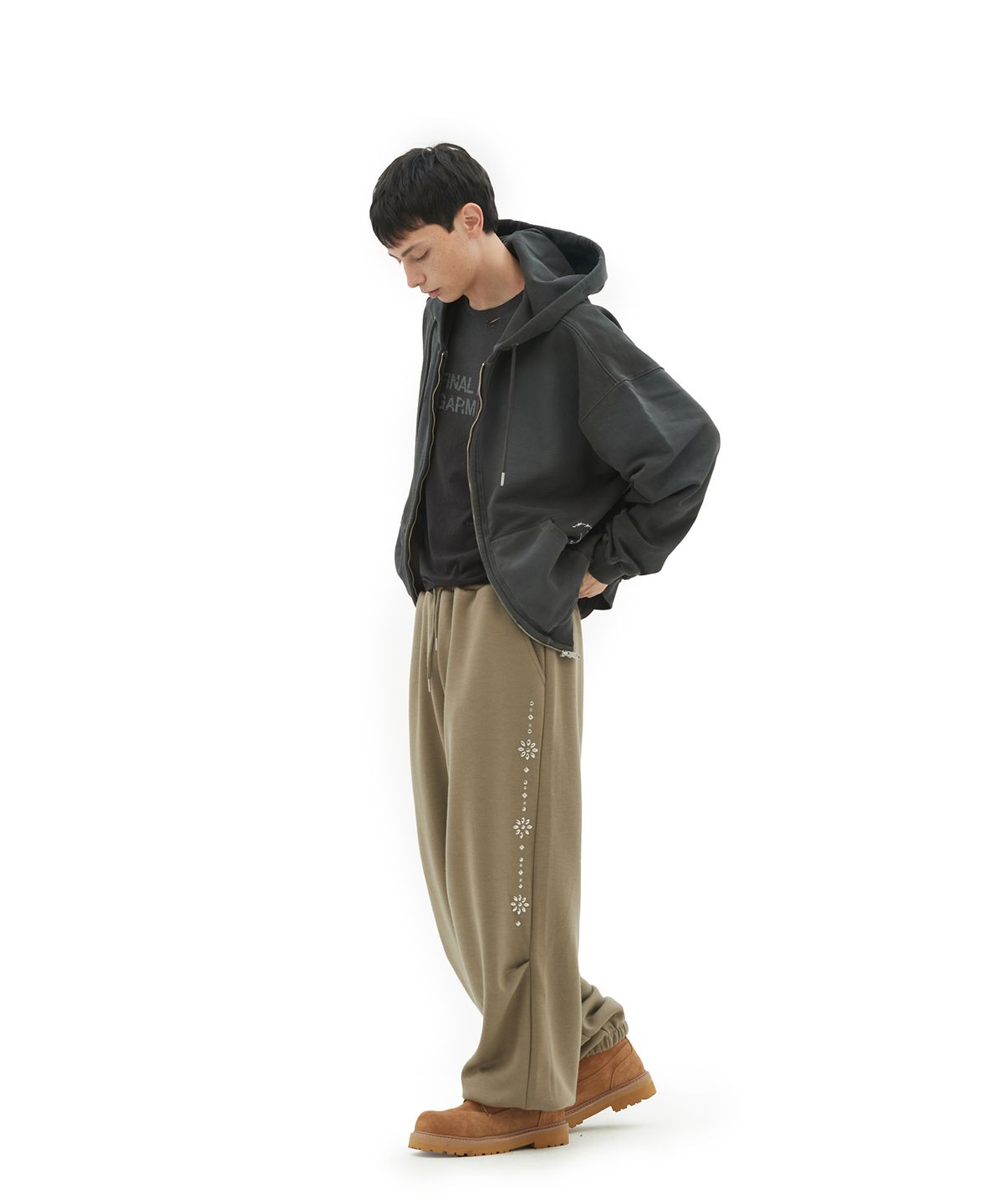 데프가먼츠(DEFGARMENTS) STUD JOGGER PANTS [2COLOR]
