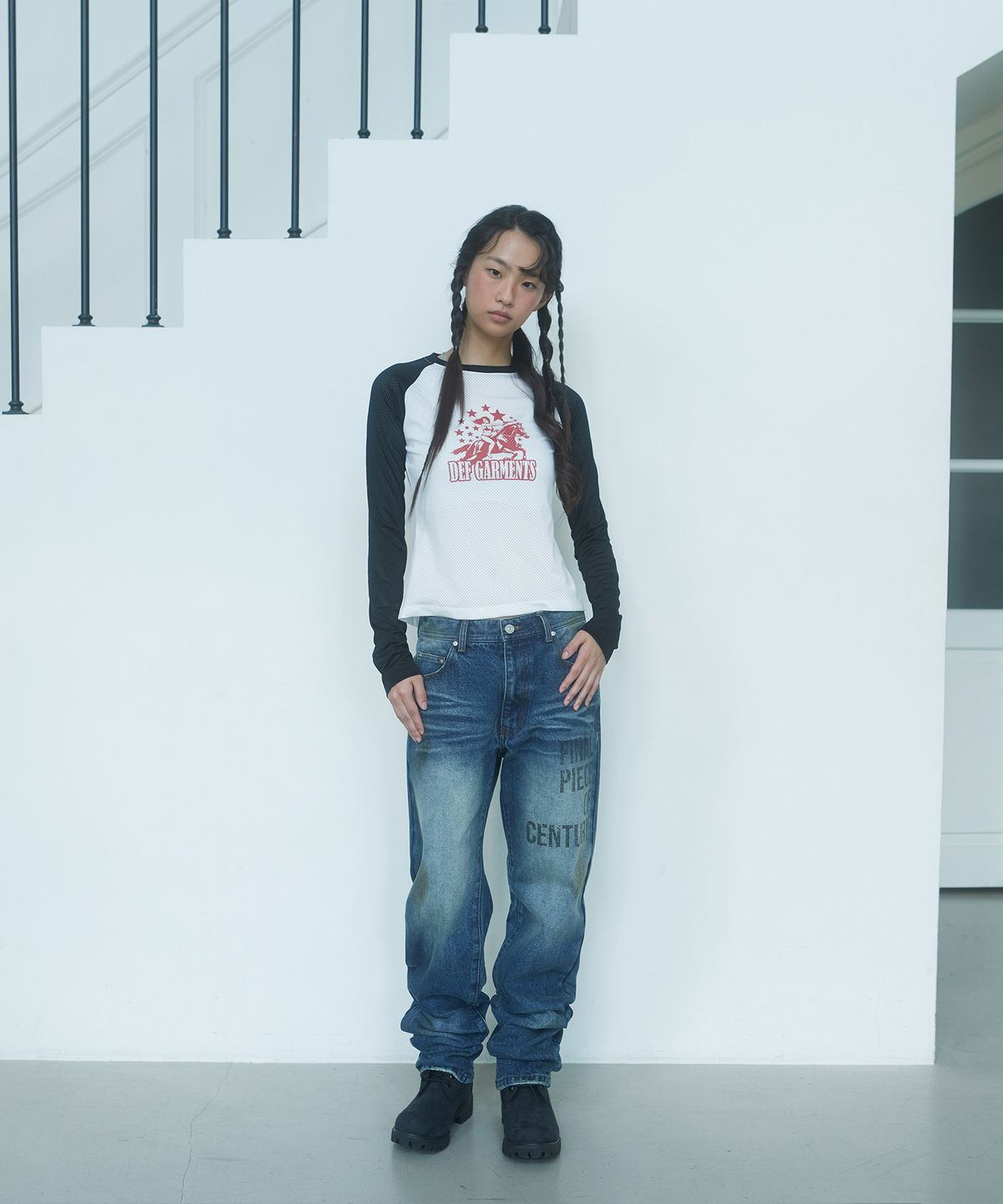 데프가먼츠(DEFGARMENTS) GRAPHIC STRAIGHT DENIM PANTS [DENIM]