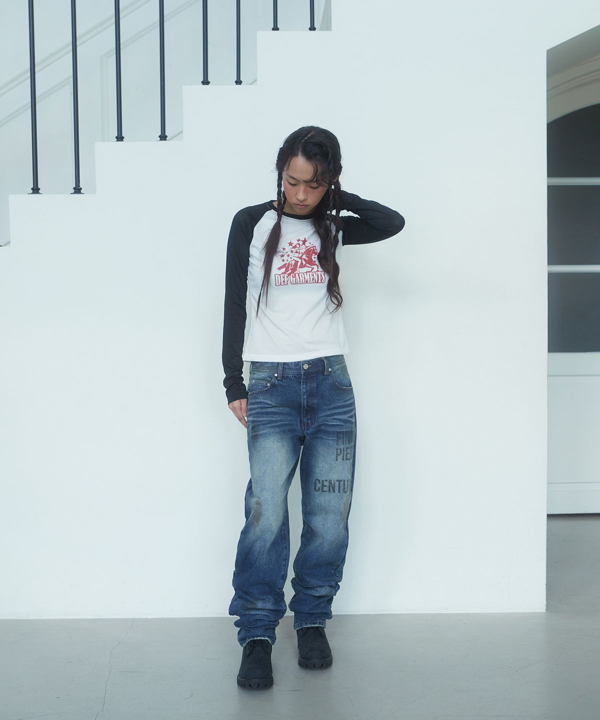 데프가먼츠(DEFGARMENTS) GRAPHIC STRAIGHT DENIM PANTS [DENIM]
