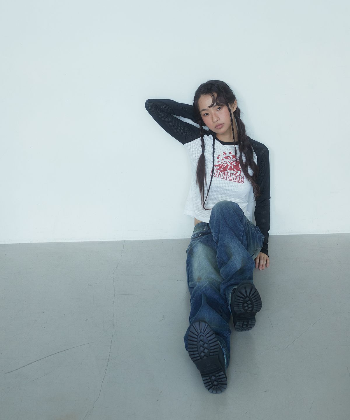 데프가먼츠(DEFGARMENTS) GRAPHIC STRAIGHT DENIM PANTS [DENIM]