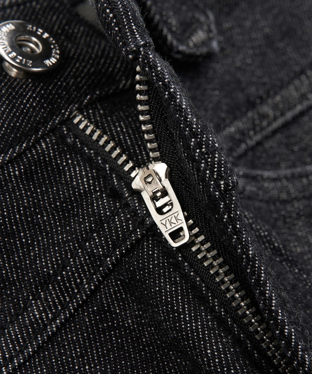 지제뮤지엄(ZIZEMUSEUM) CURVED STRAIGHT DENIM PANTS (BLACK)
