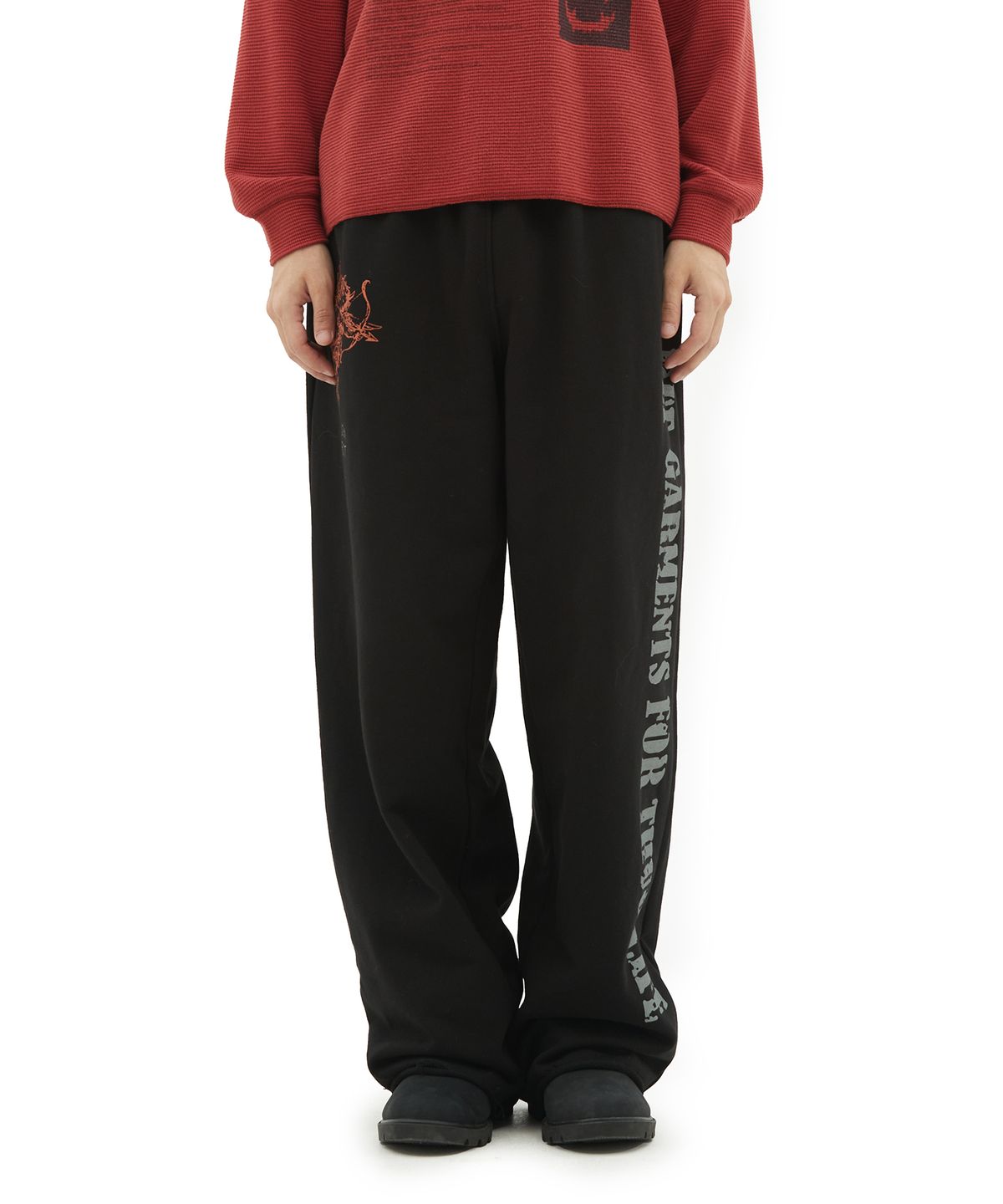데프가먼츠(DEFGARMENTS) (DEFG X 홍또기) OLDSCHOOL EROS SWEATPANTS [2COLOR]