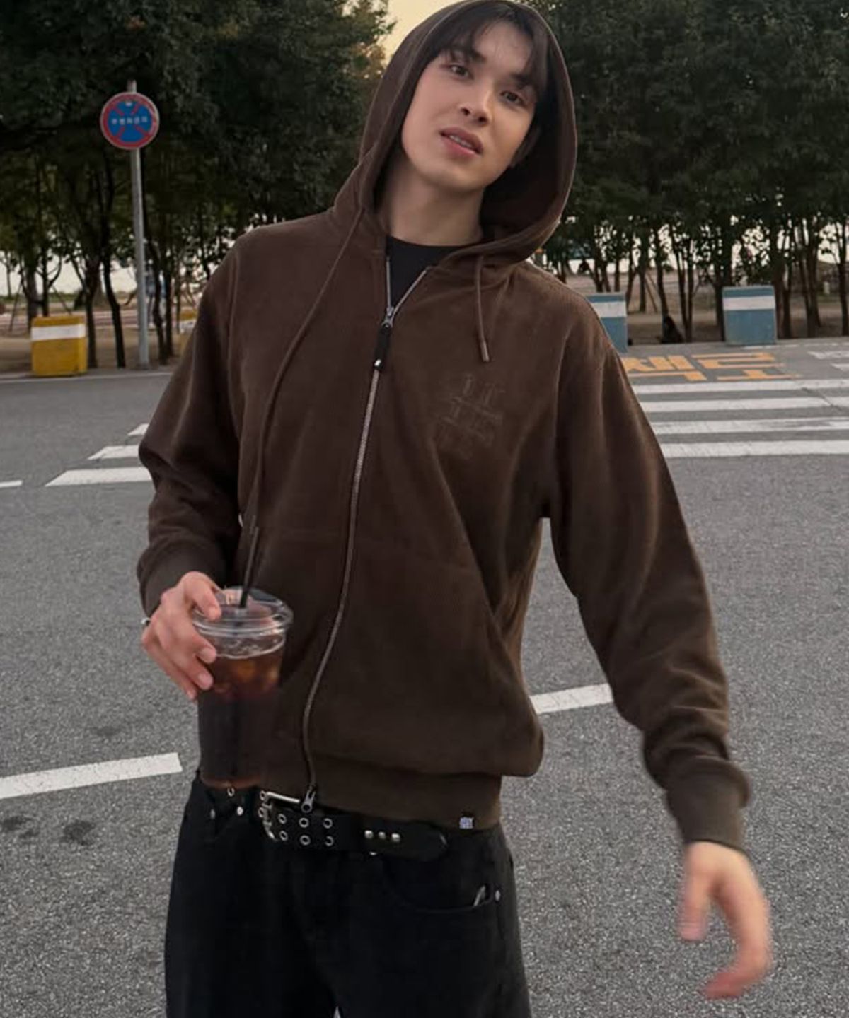 빈트릴(BEENTRILL) 셔닐 해시태그 후드 집업(브라운)