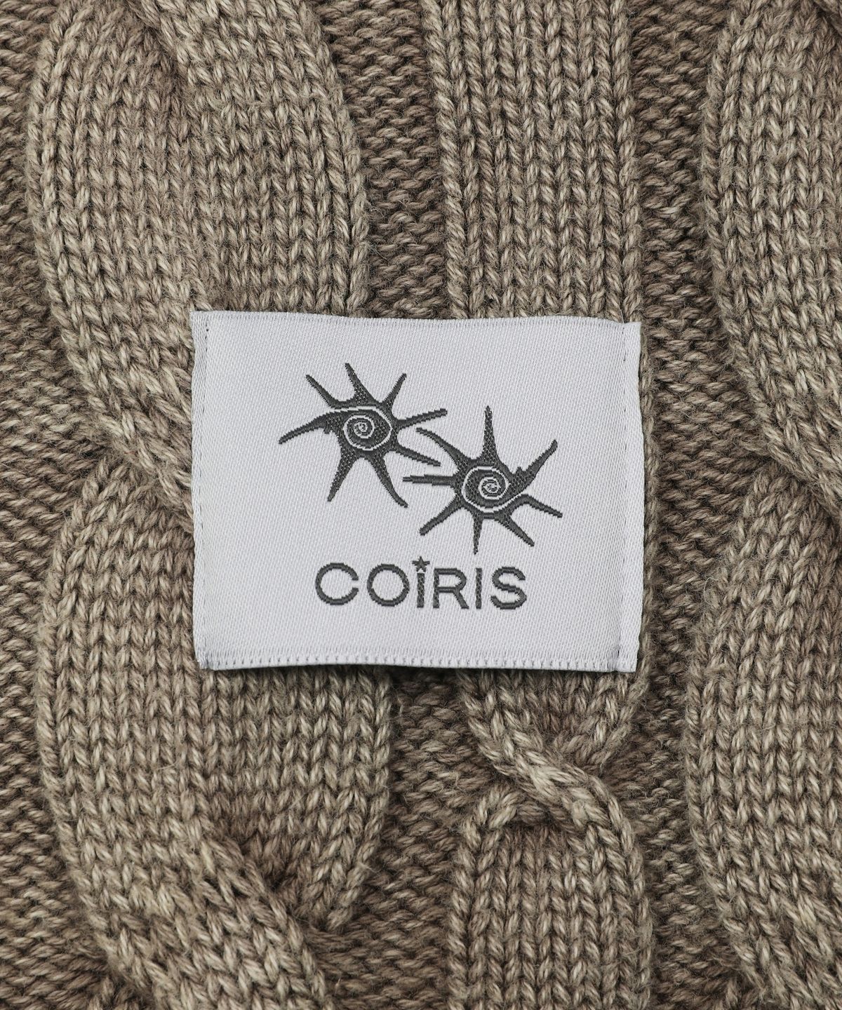 코이리스(COIRIS) 메이블 라운드넥 데미지 케이블 니트 남녀공용 (2컬러)