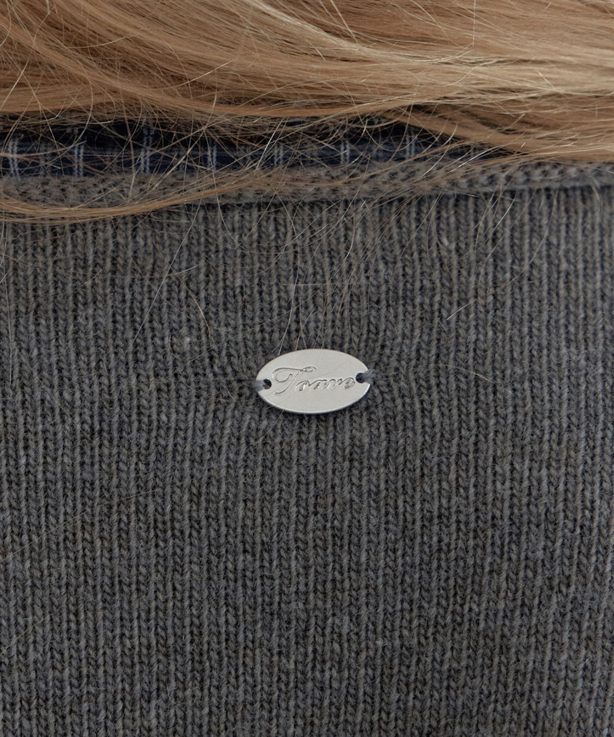 토아베(TOAVE) Sally Cashmere Deep V-Neck Knit (Deep gray)