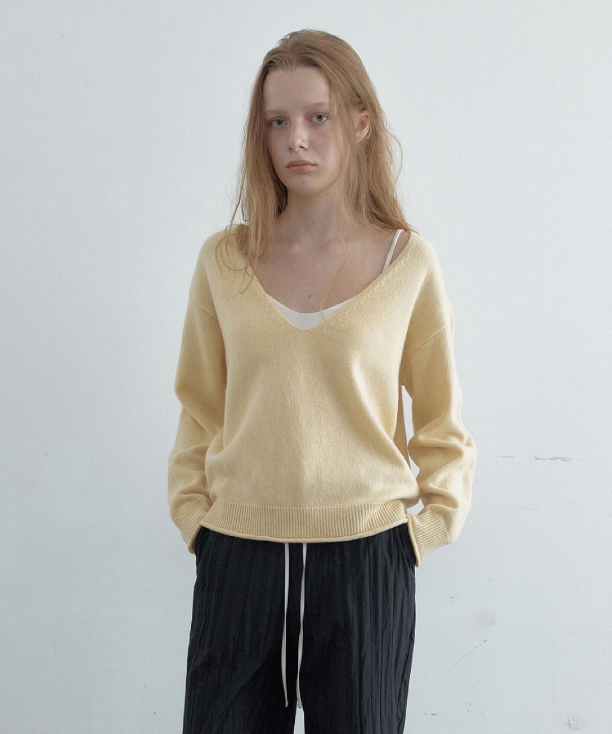 토아베(TOAVE) Sally Cashmere Deep V-Neck Knit (Butter)