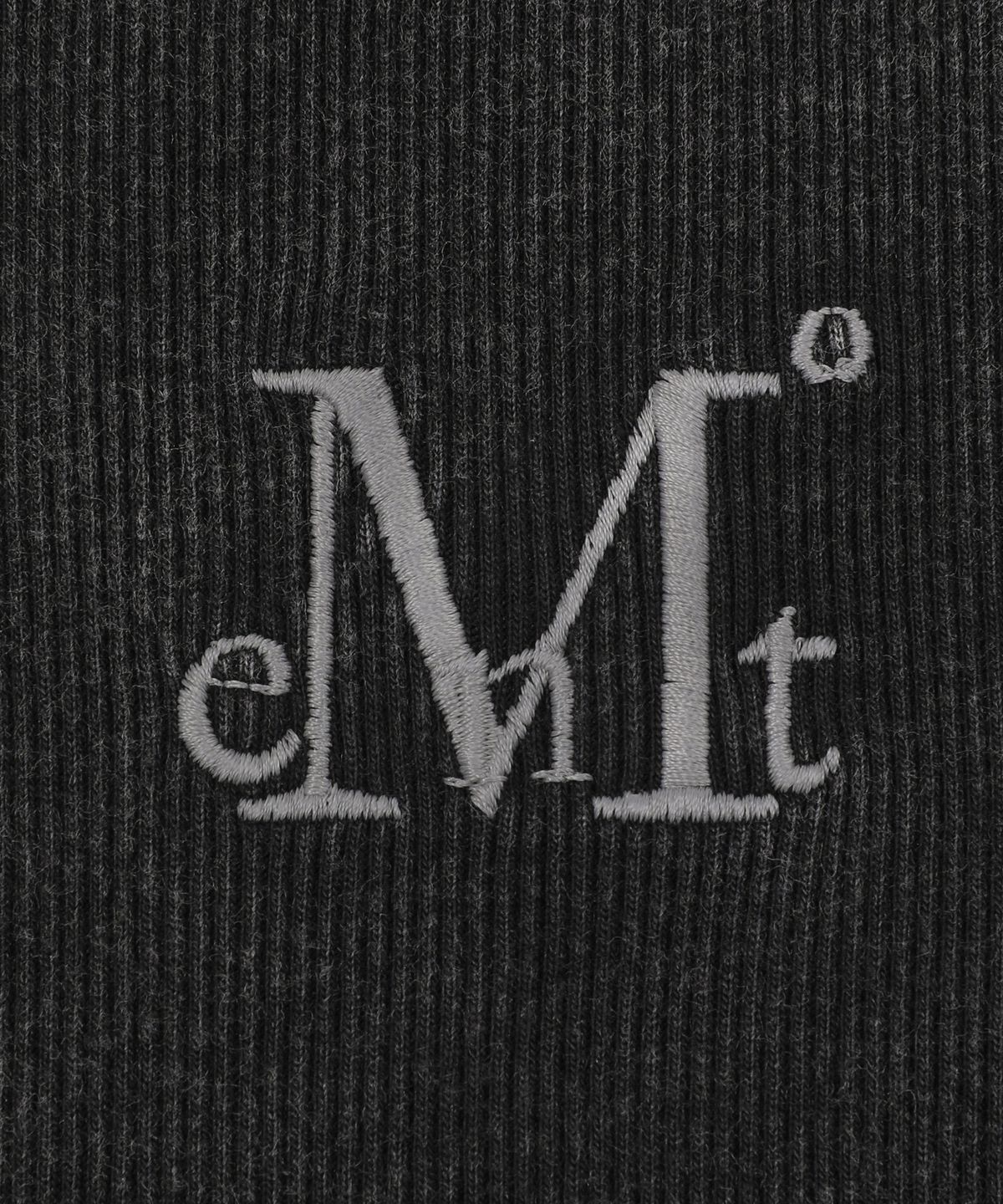 무센트(MUCENT) 제틱 피그먼트 사이드 슬릿 지퍼 긴팔 티
