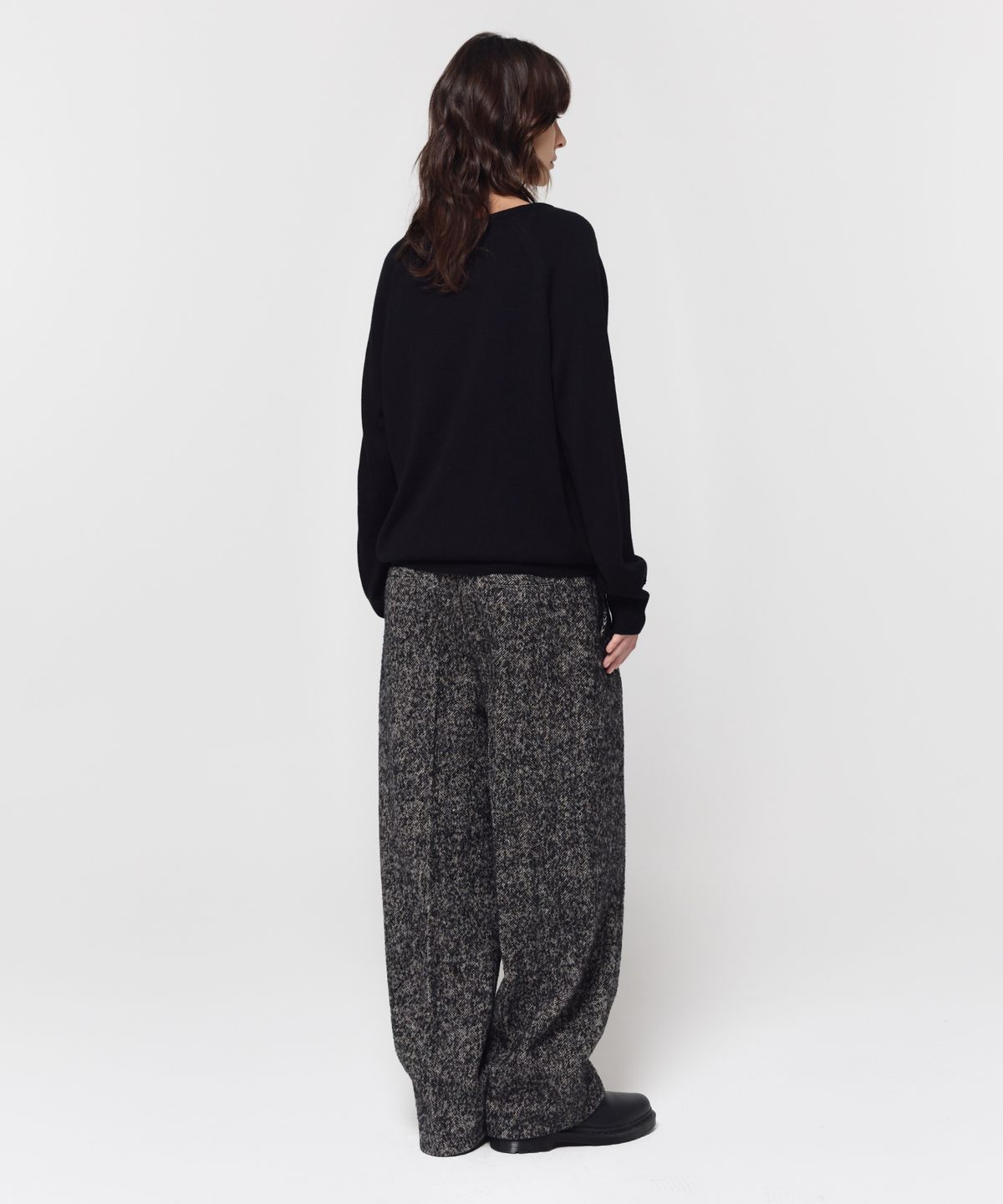 지비에이치 어패럴(GBH APPAREL) LOOSE V-NECK KNIT / BLACK