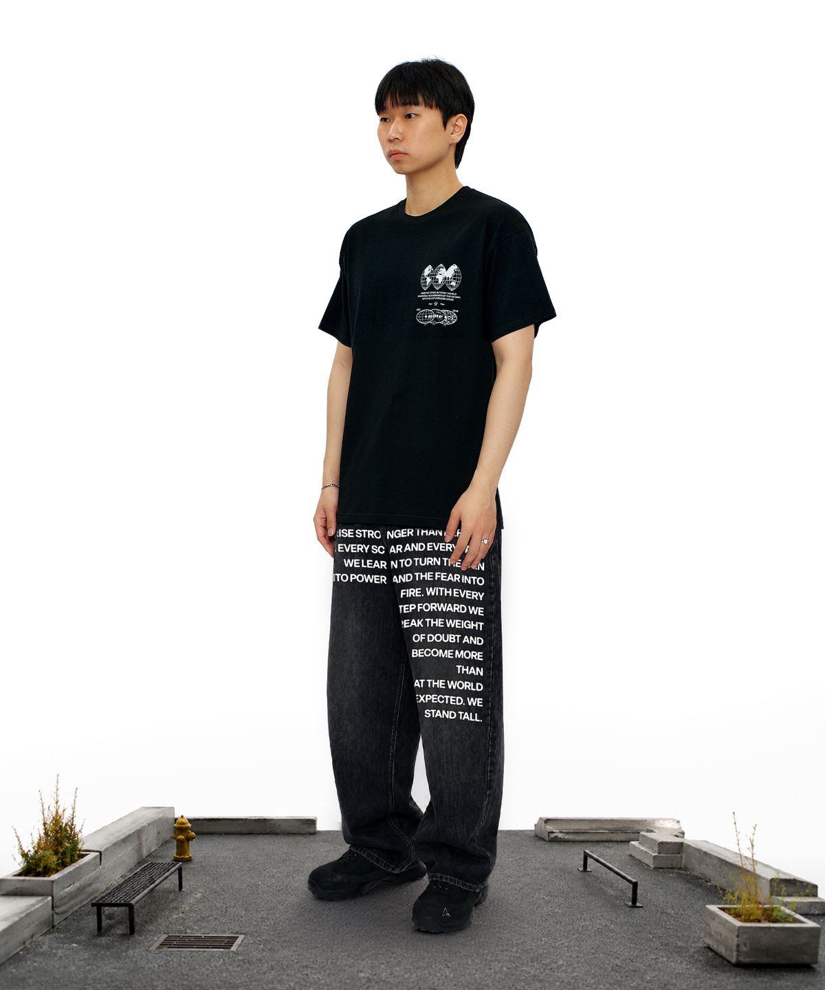 라퍼(LAUGHER) 레터링 데님 팬츠 - 블랙