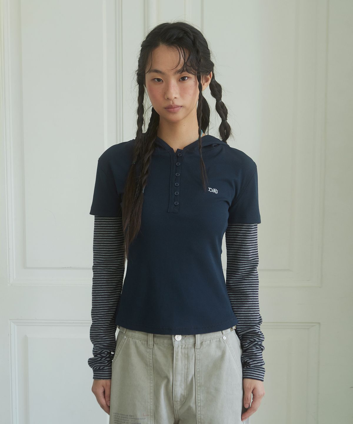 데프가먼츠(DEFGARMENTS) HENLEY NECK LAYERED HOODIE [2COLOR]