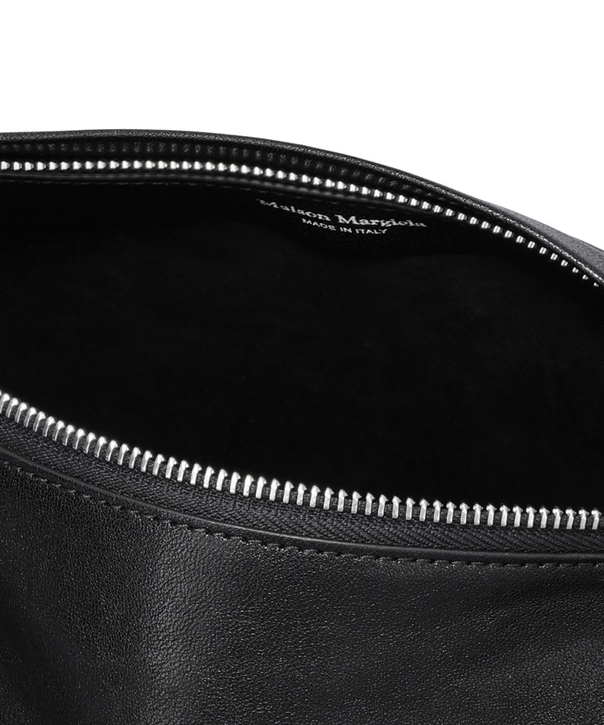 메종 마르지엘라(MAISON MARGIELA) 박스 백 이스트 웨스트 미디움 숄더백 - 블랙 / SB1ZH0009P8982T8013